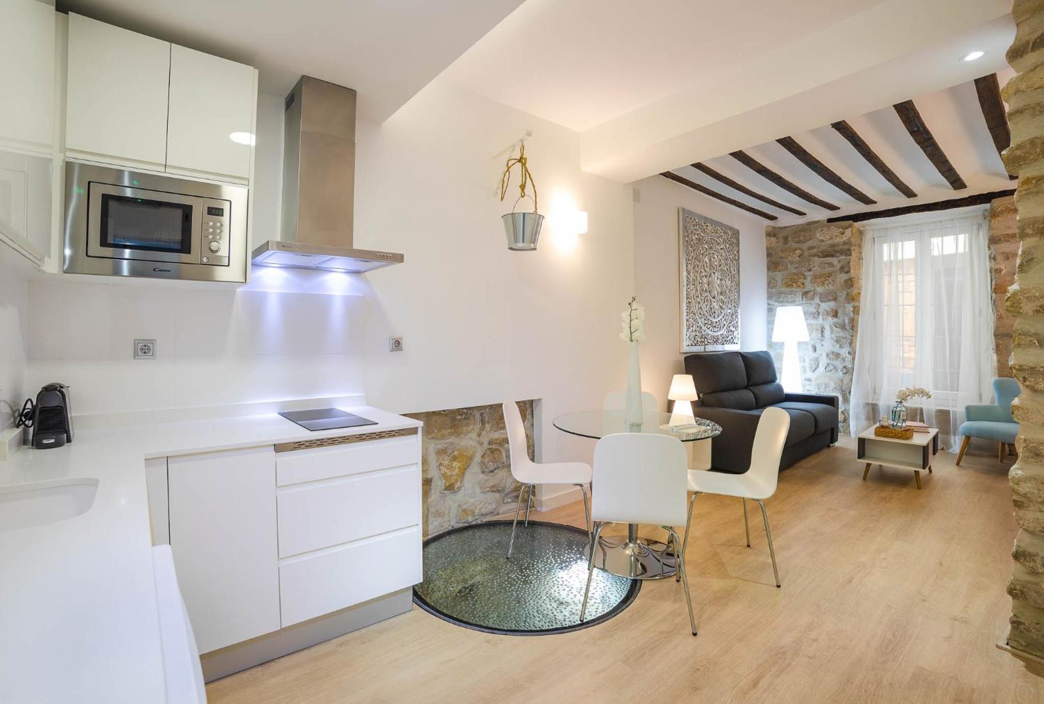 One-Bedroom Apartment - Photo 3