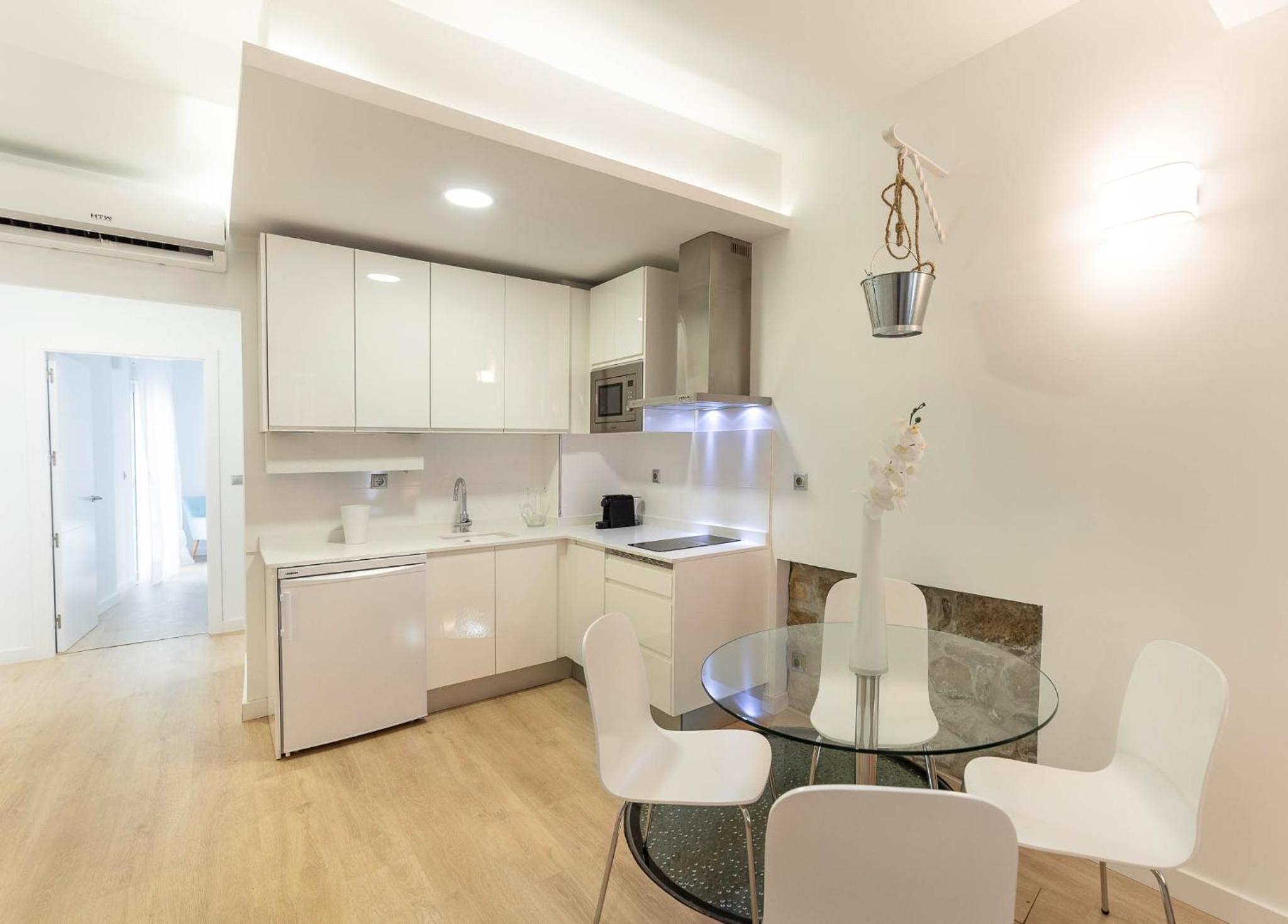 One-Bedroom Apartment - Photo 14