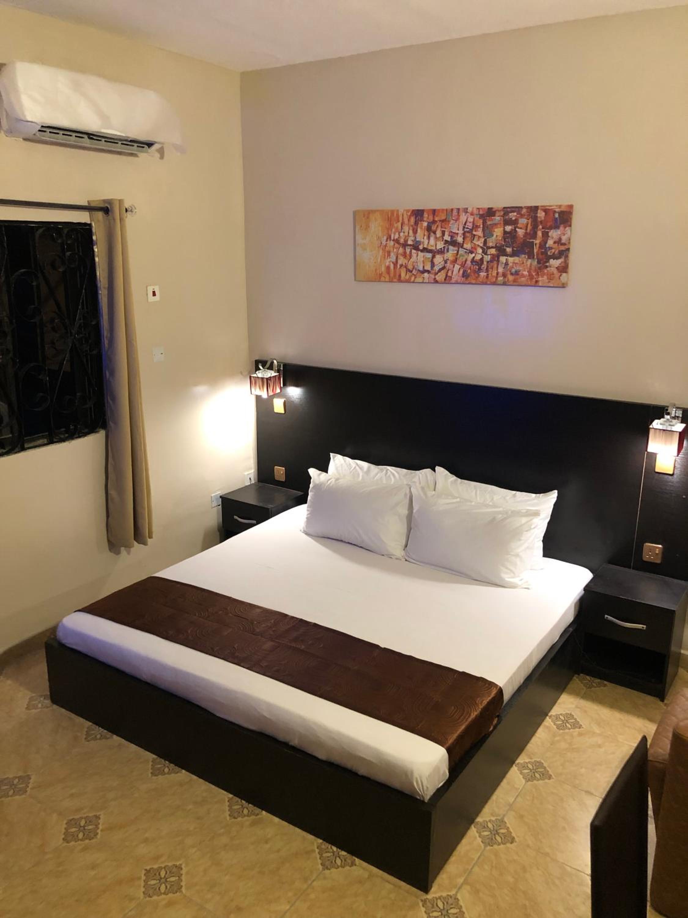 Deluxe King Room - Photo 7