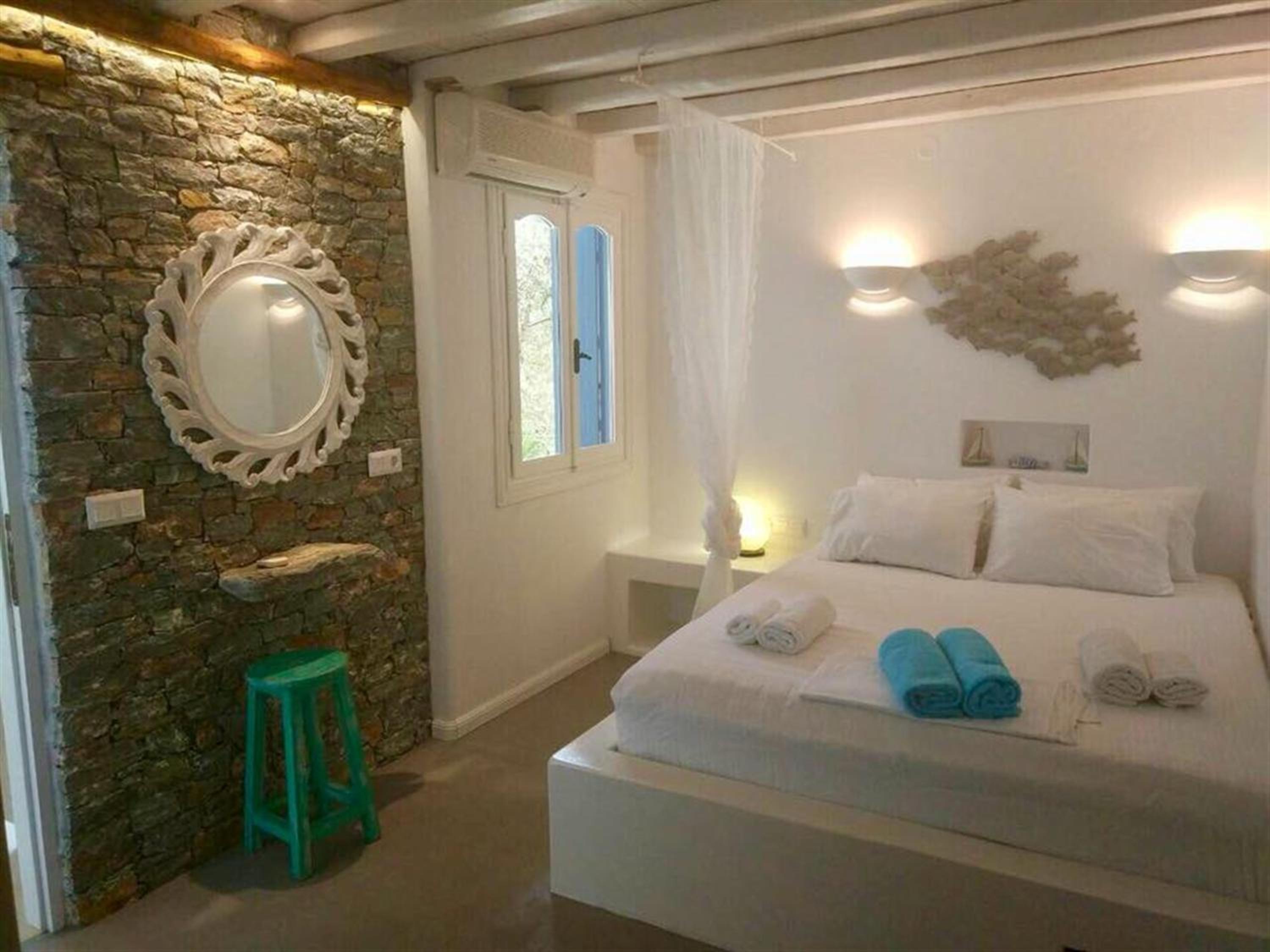 Villa with Private Pool - Photo 7