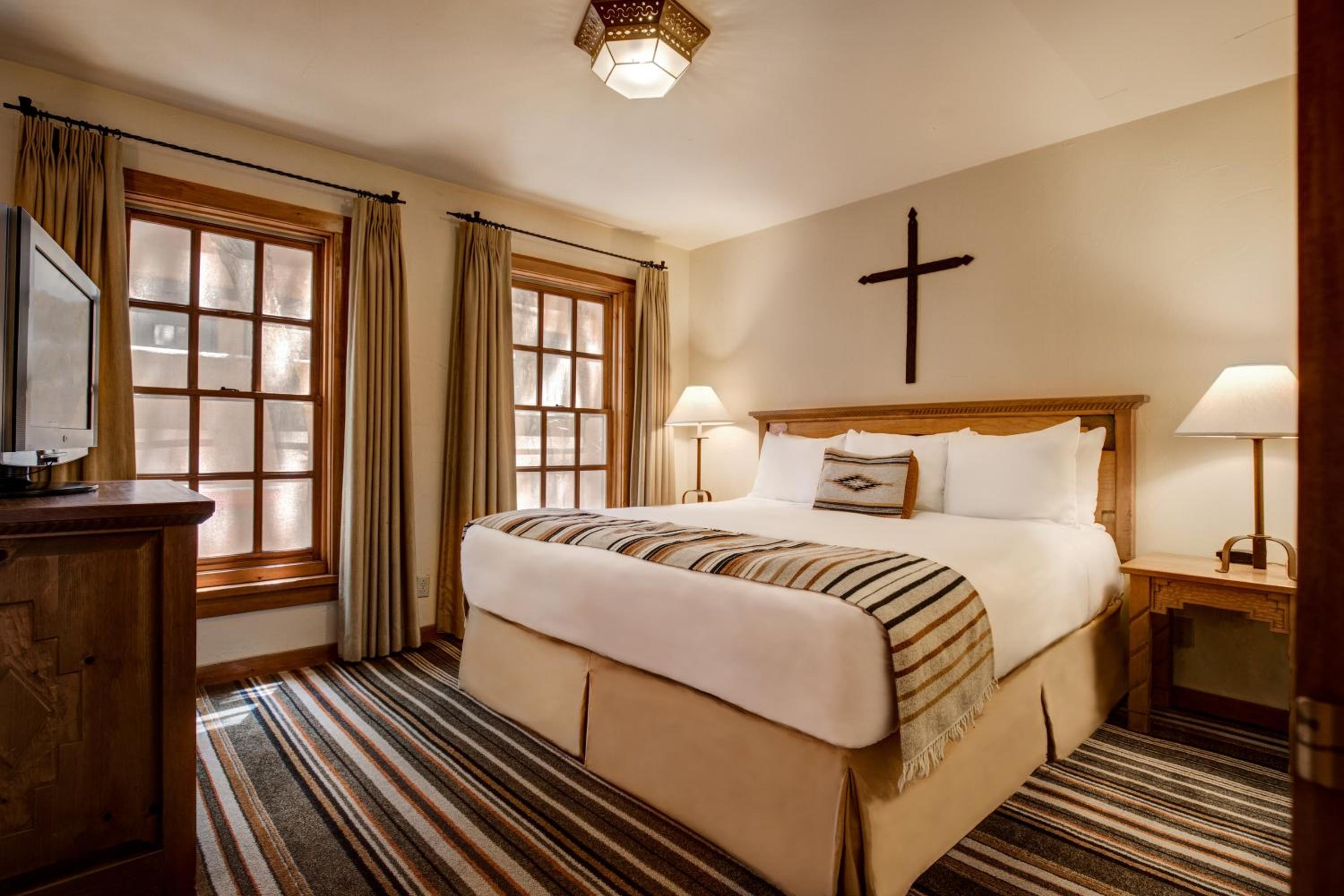 Deluxe King Suite - Photo 3