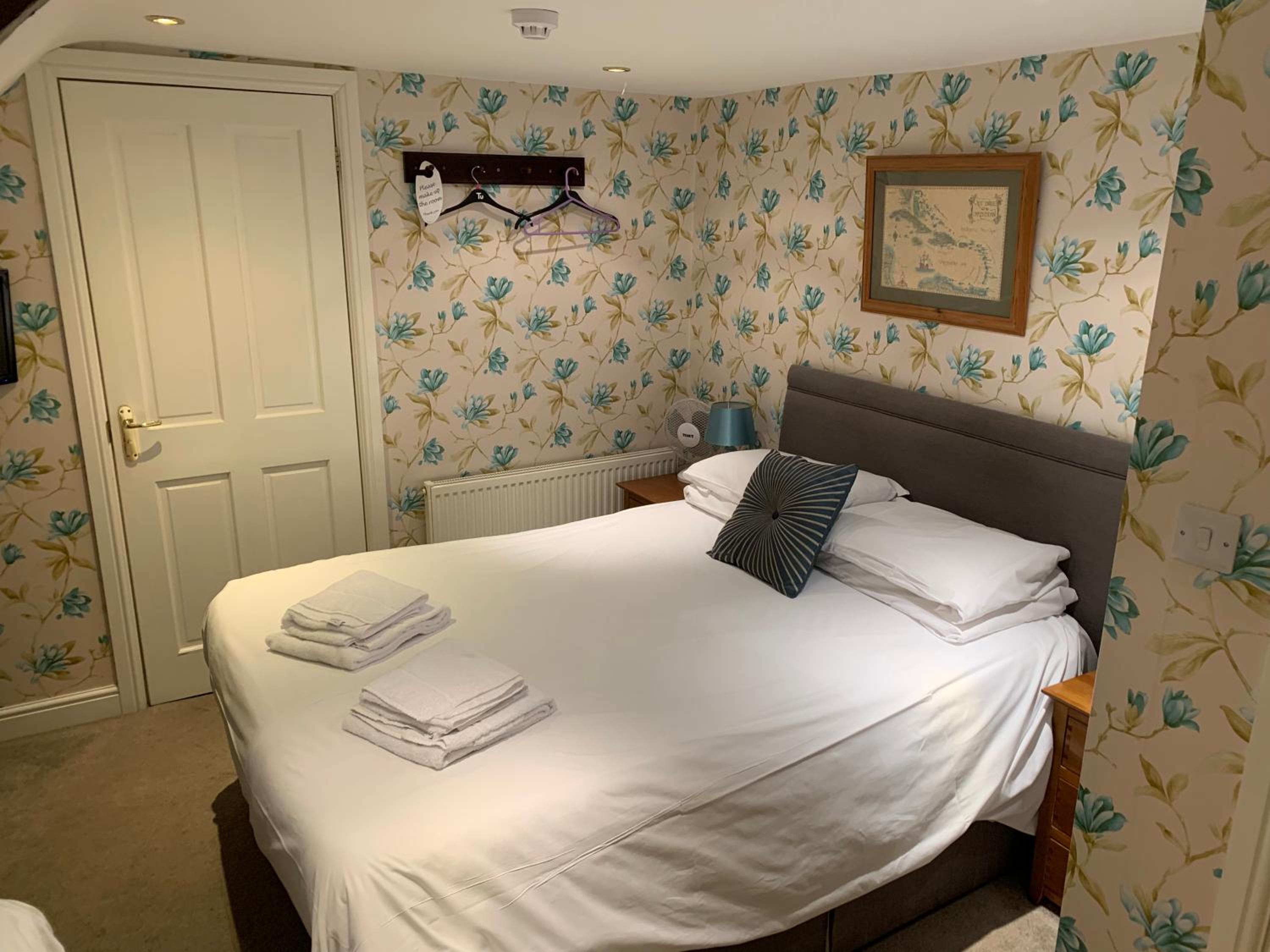 Double or Twin Room - Photo 1