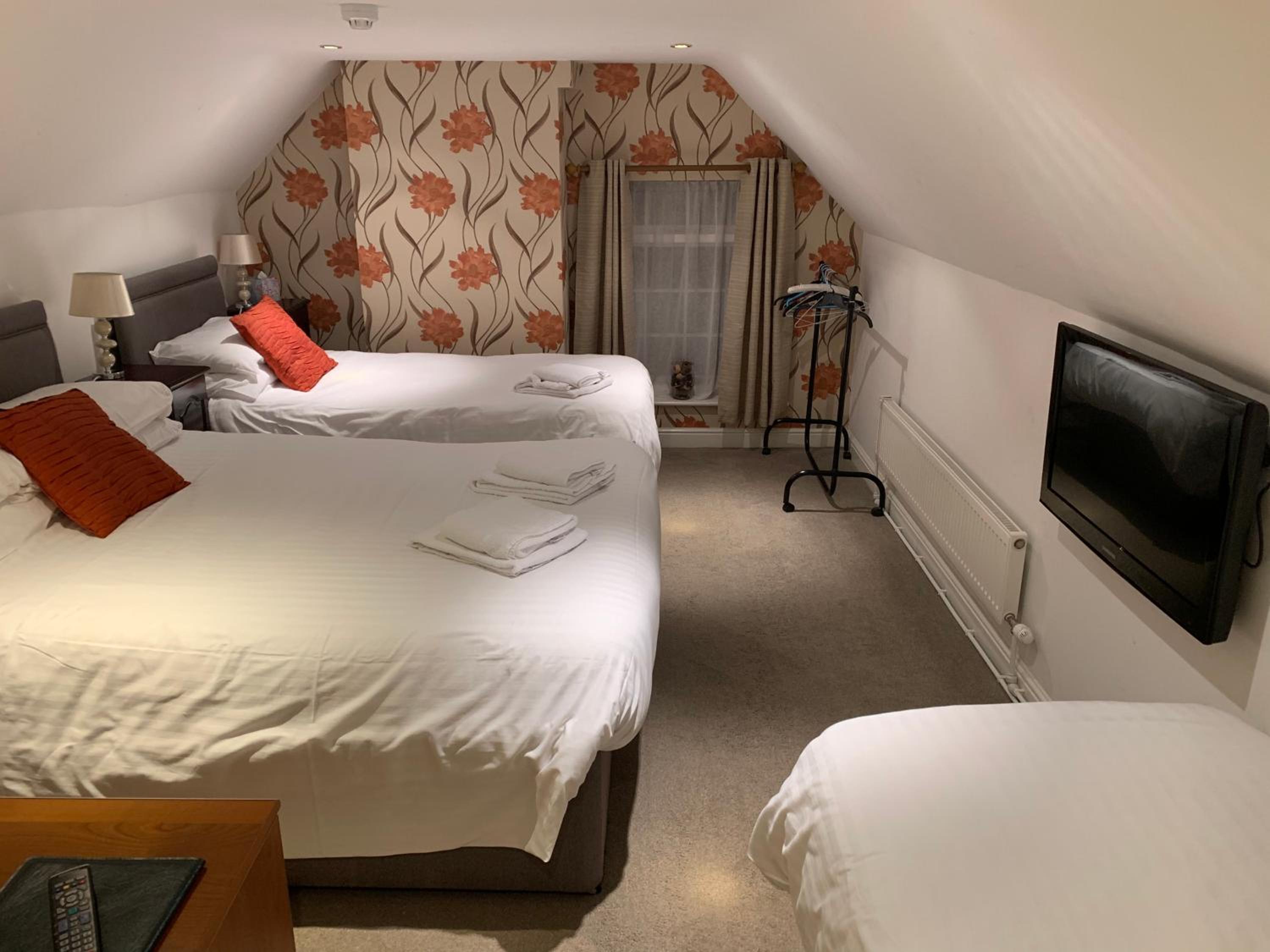 Double or Twin Room - Photo 4