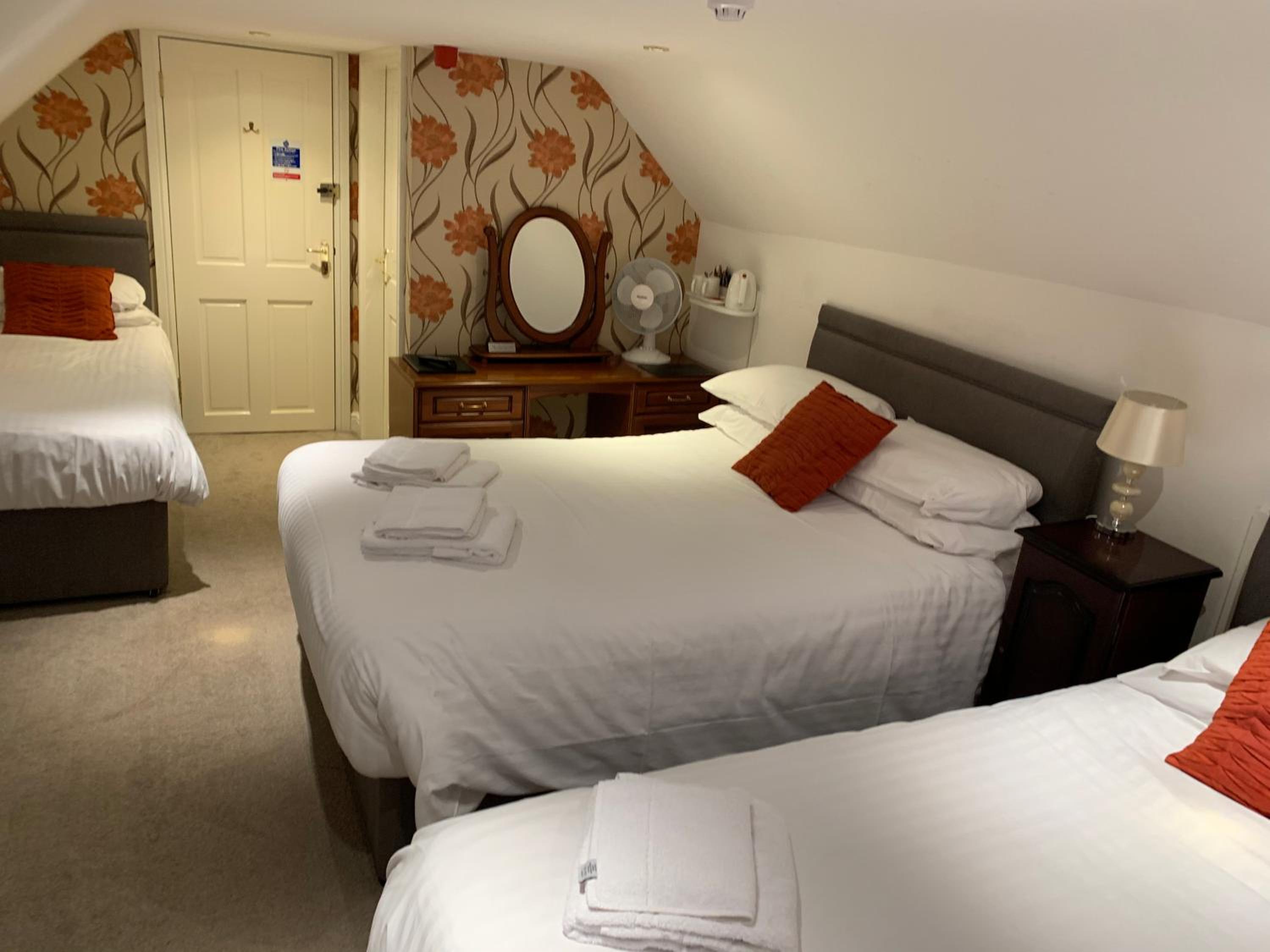 Double or Twin Room - Photo 5