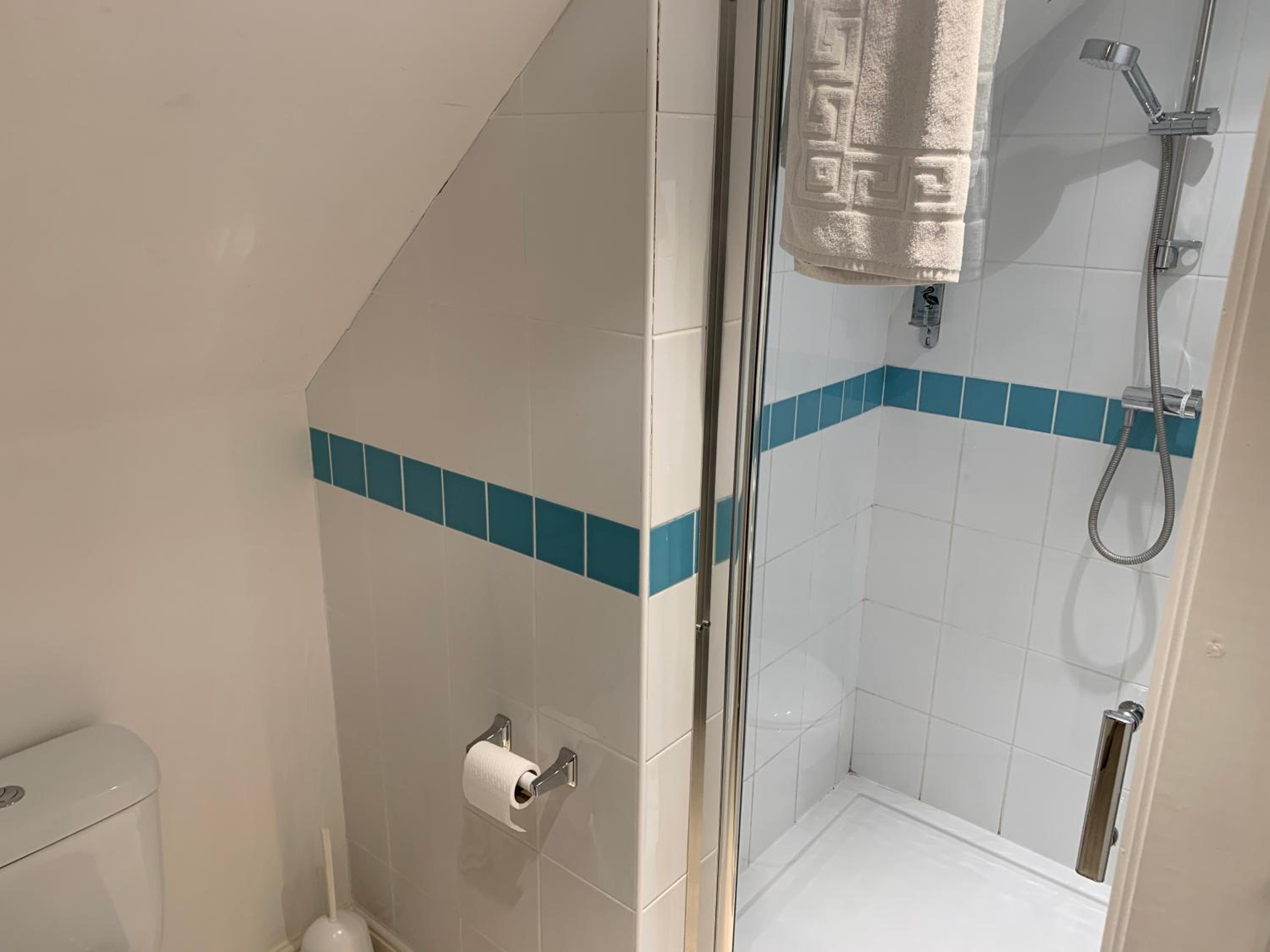 Double or Twin Room - Photo 6