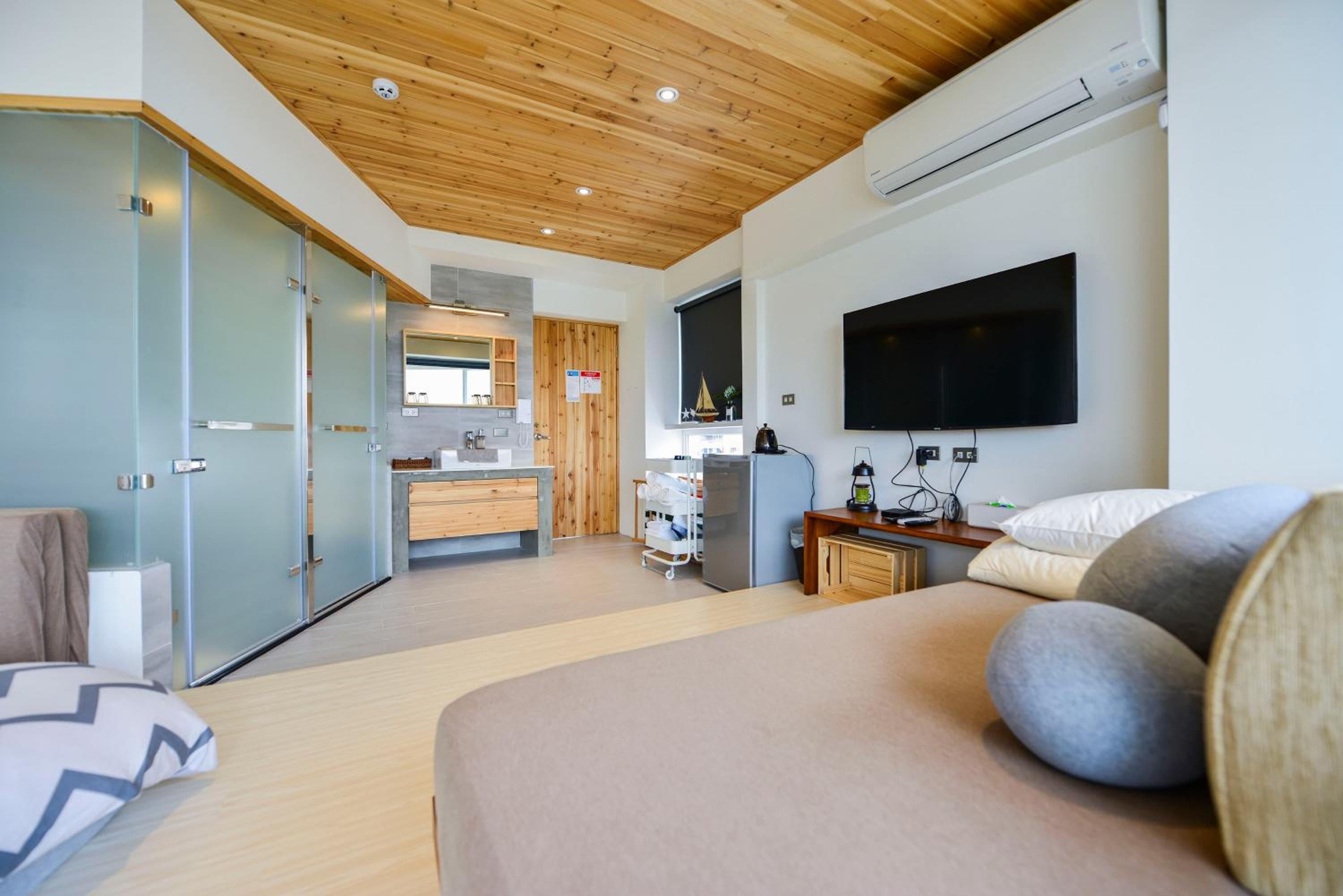 One-Bedroom House - Photo 5