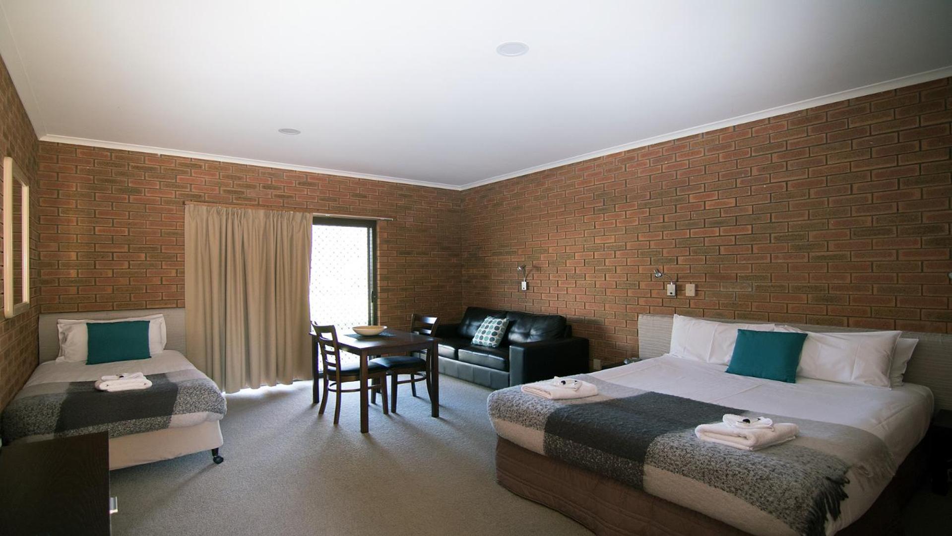 Standard Triple Room photo 2