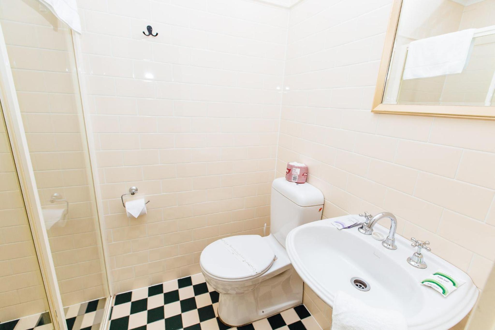 Family Double Twin Room with Ensuite Bathroom photo 3