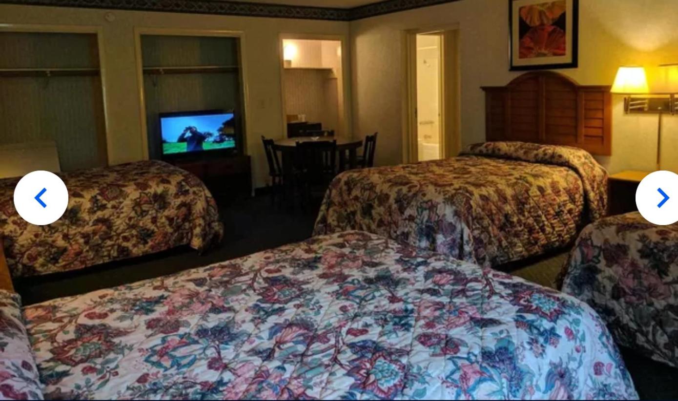 Double Room with Four Double Beds - Non-Smoking photo 1