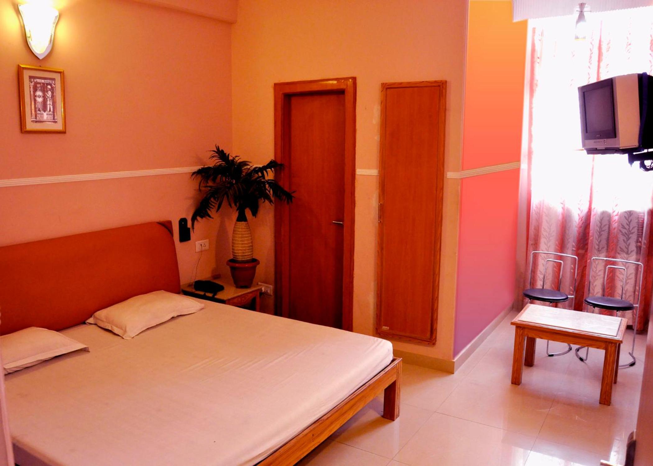 Standard Double Room with Fan - Photo 1