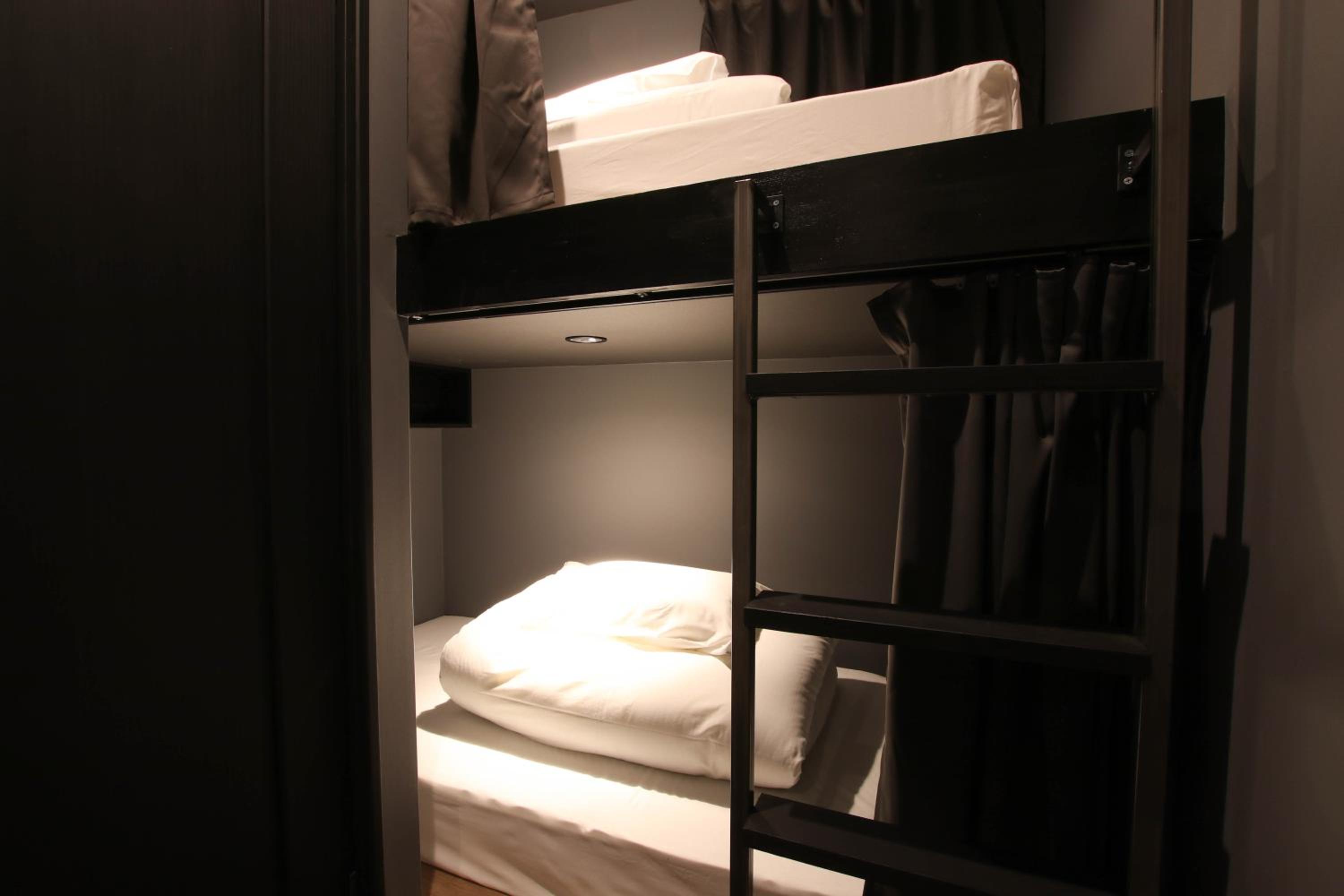 Single Bed in Mixed Dormitory Room
