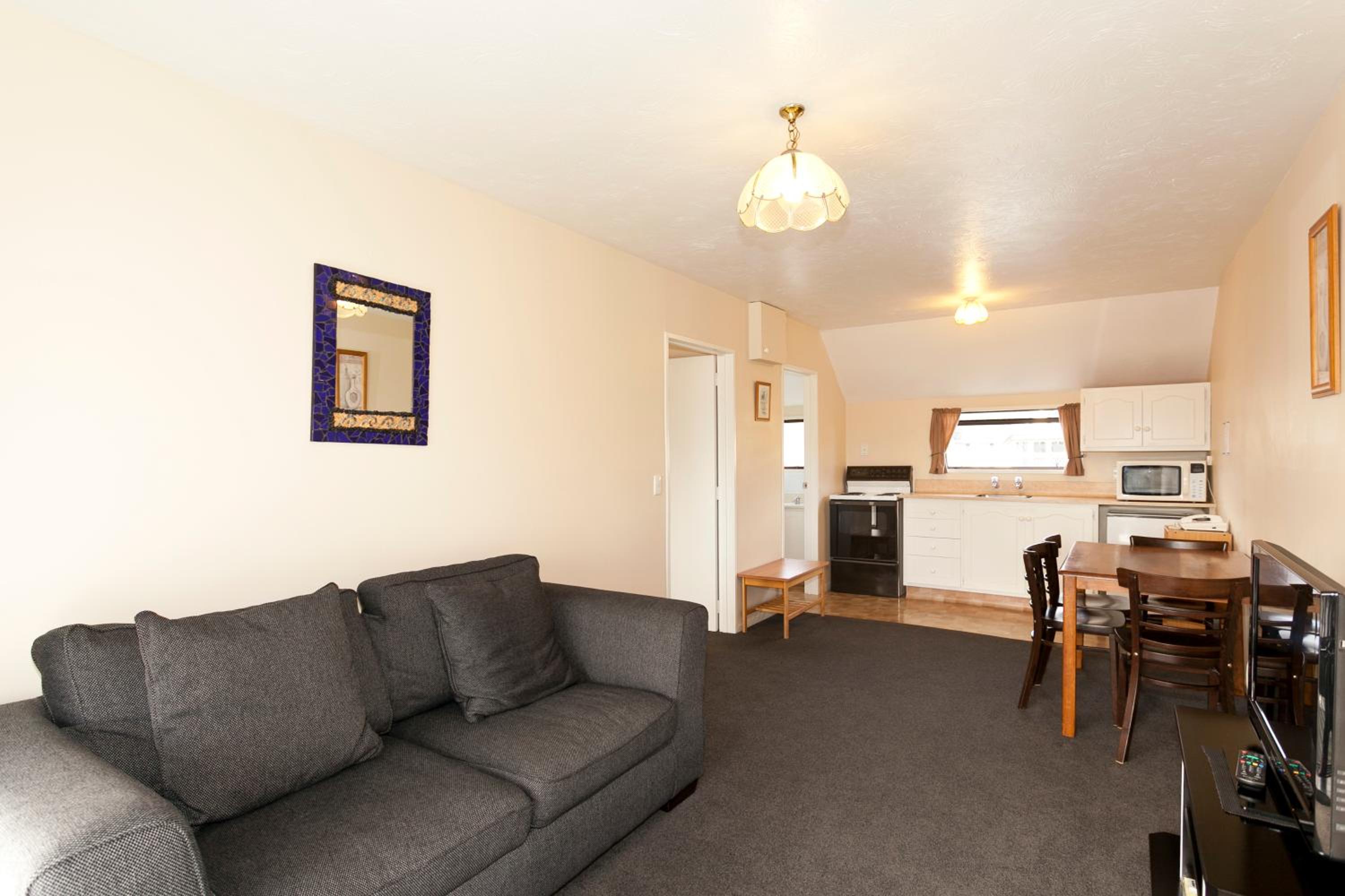 One-Bedroom Apartment photo 1