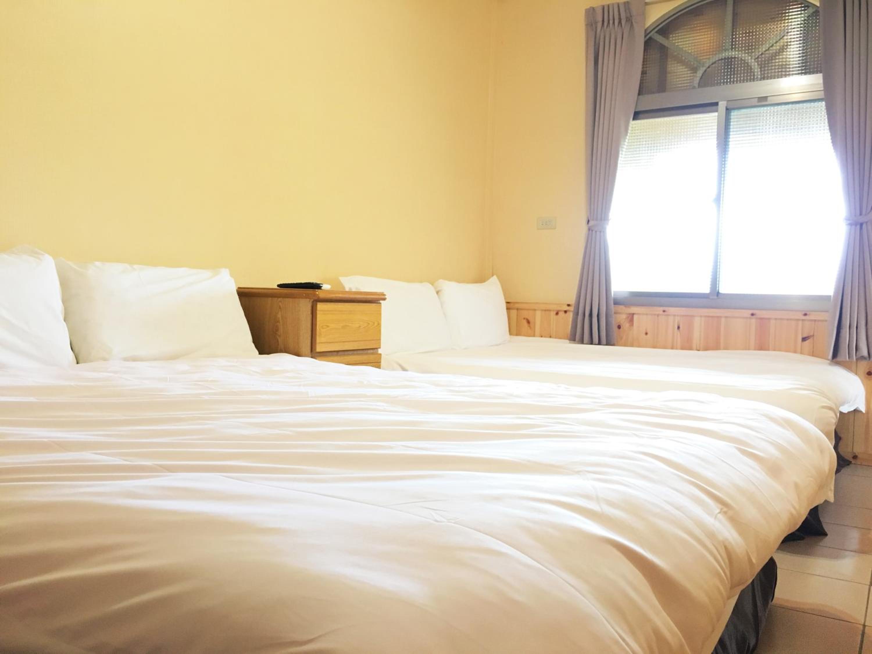 Quadruple Room with Mountain View photo 2