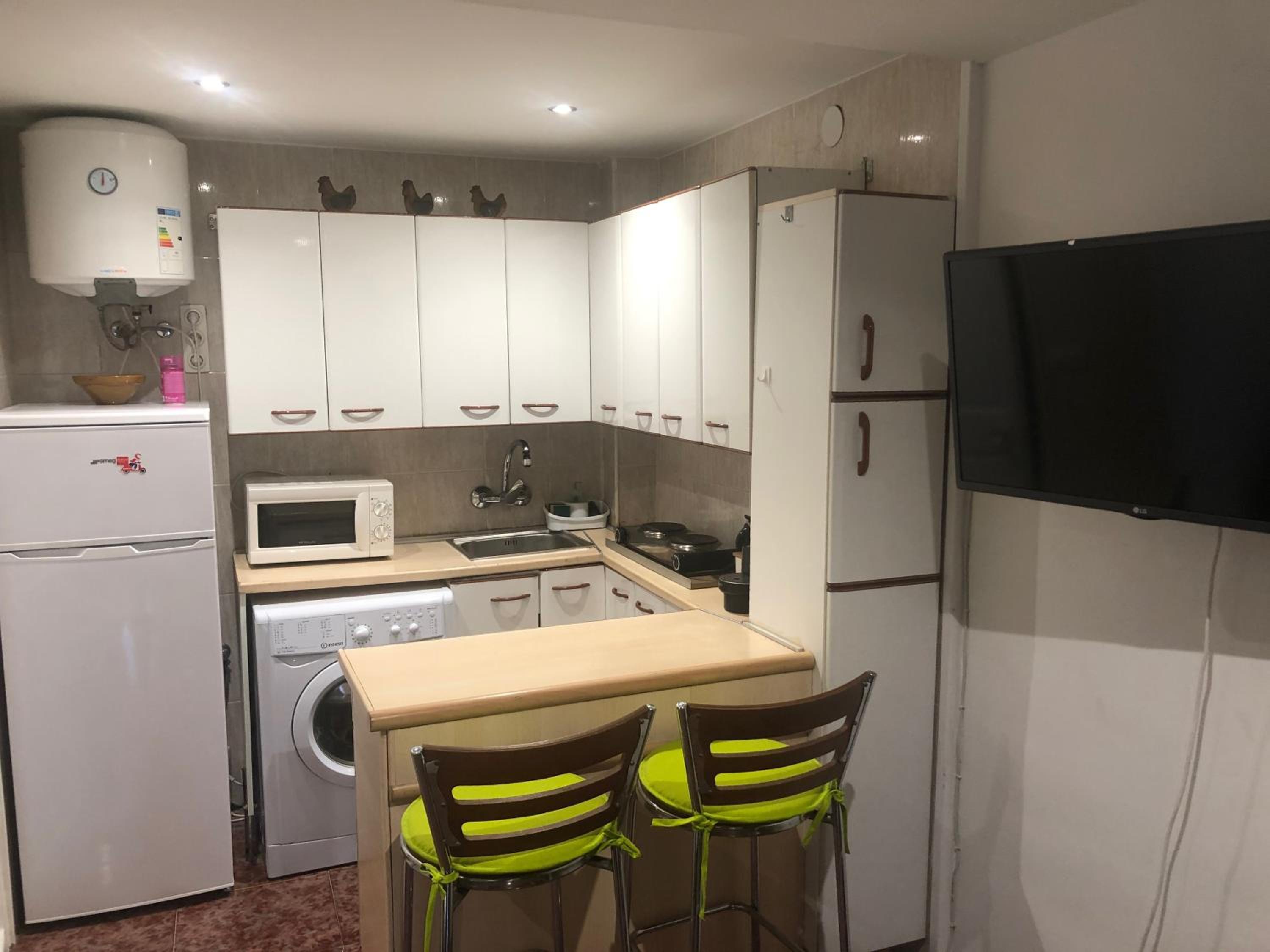 Studio Apartment - Photo 16