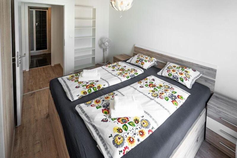Two-Bedroom Apartment - Photo 9