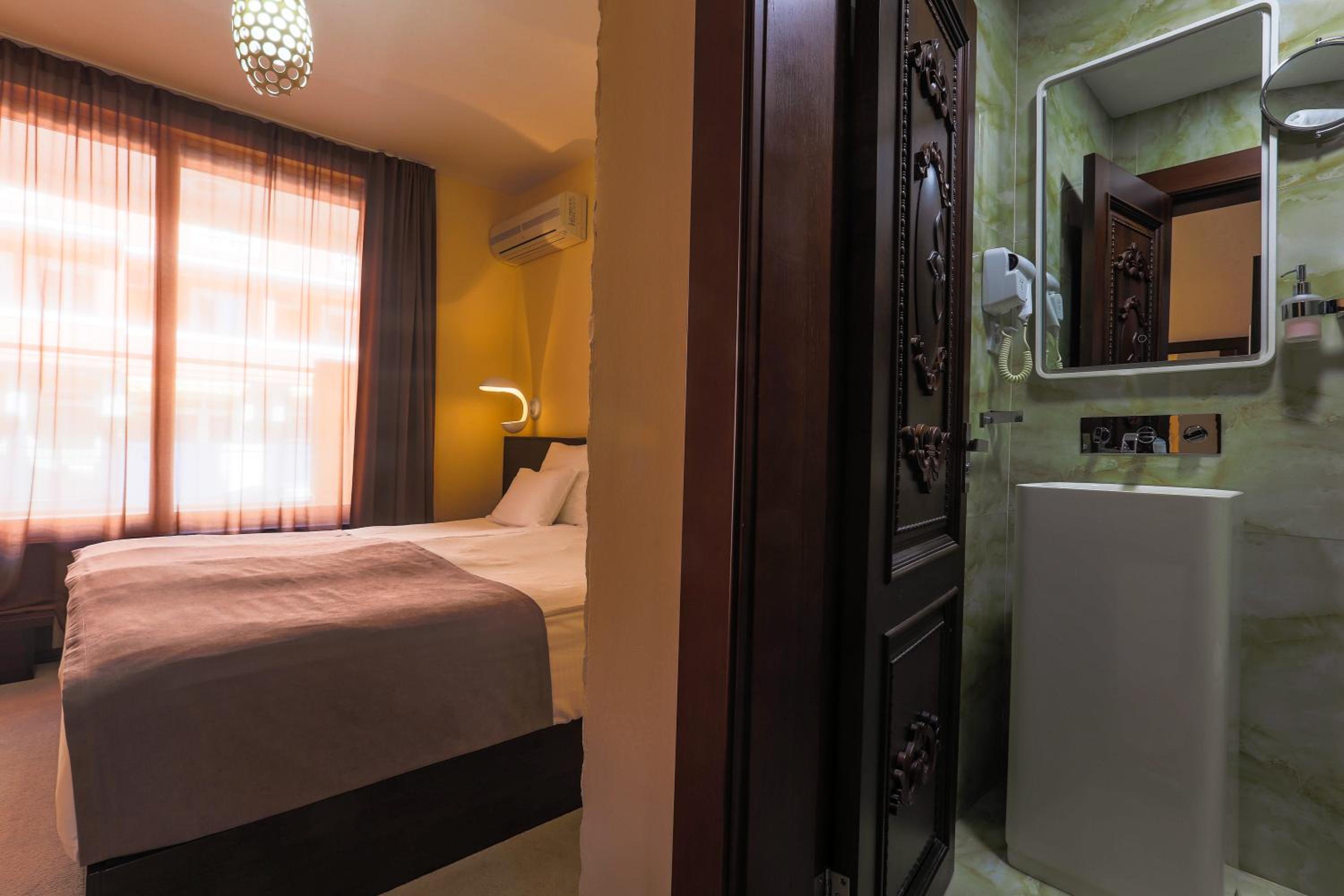 Economy Double Room photo 2