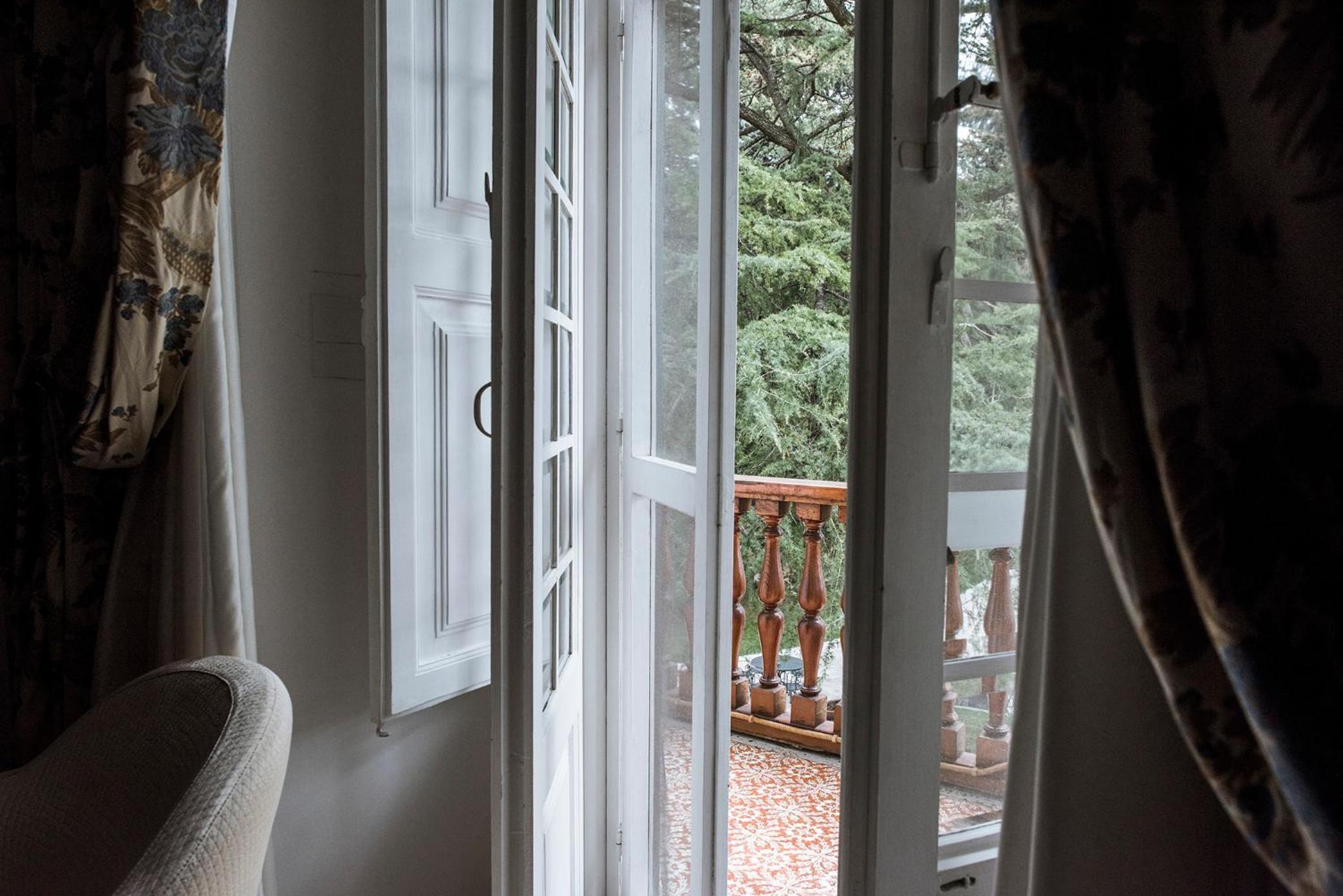 Junior Suite with Pool View - Photo 10
