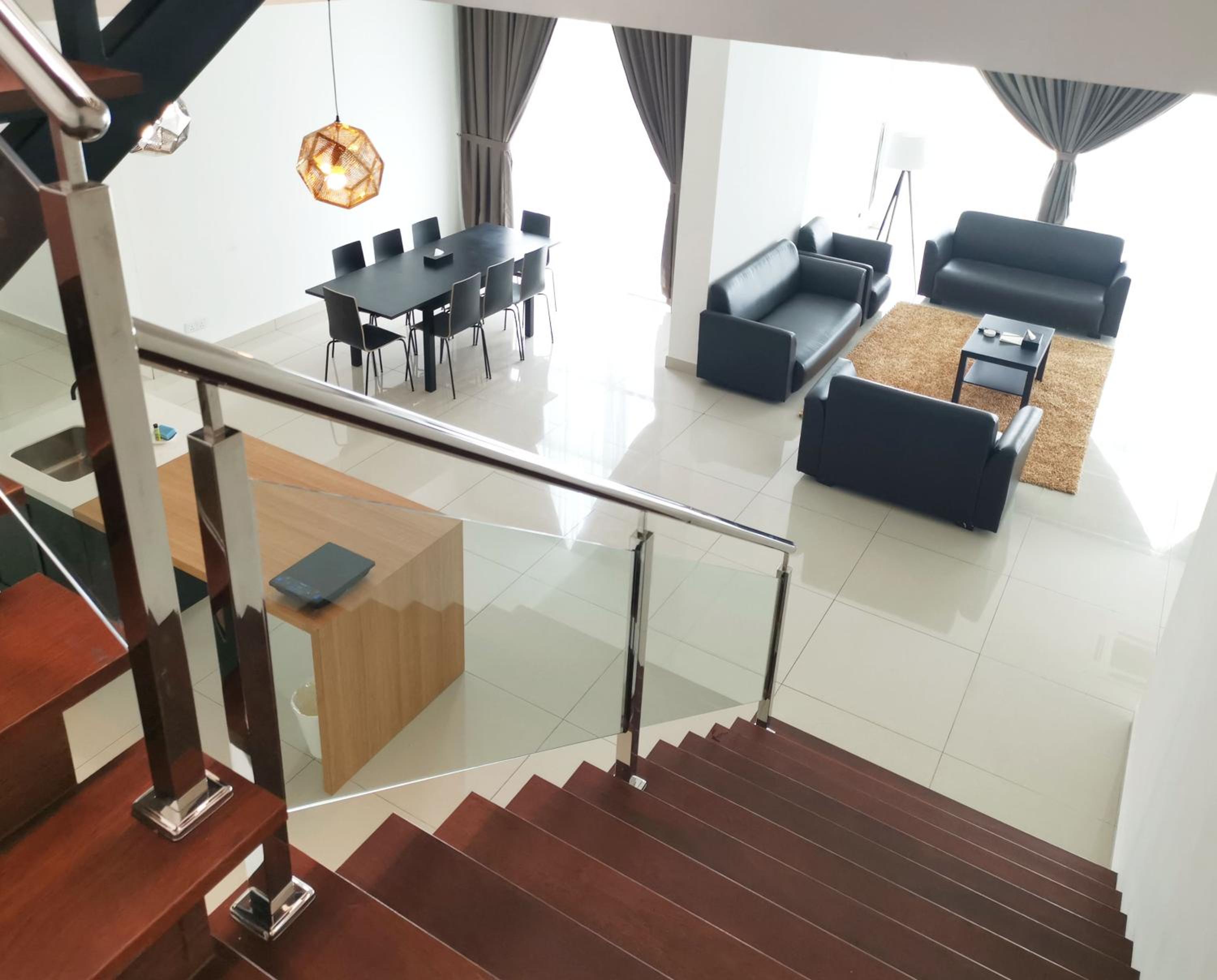 Executive 4 bedroom Duplex - 3 King Bed & 3 Single Bed