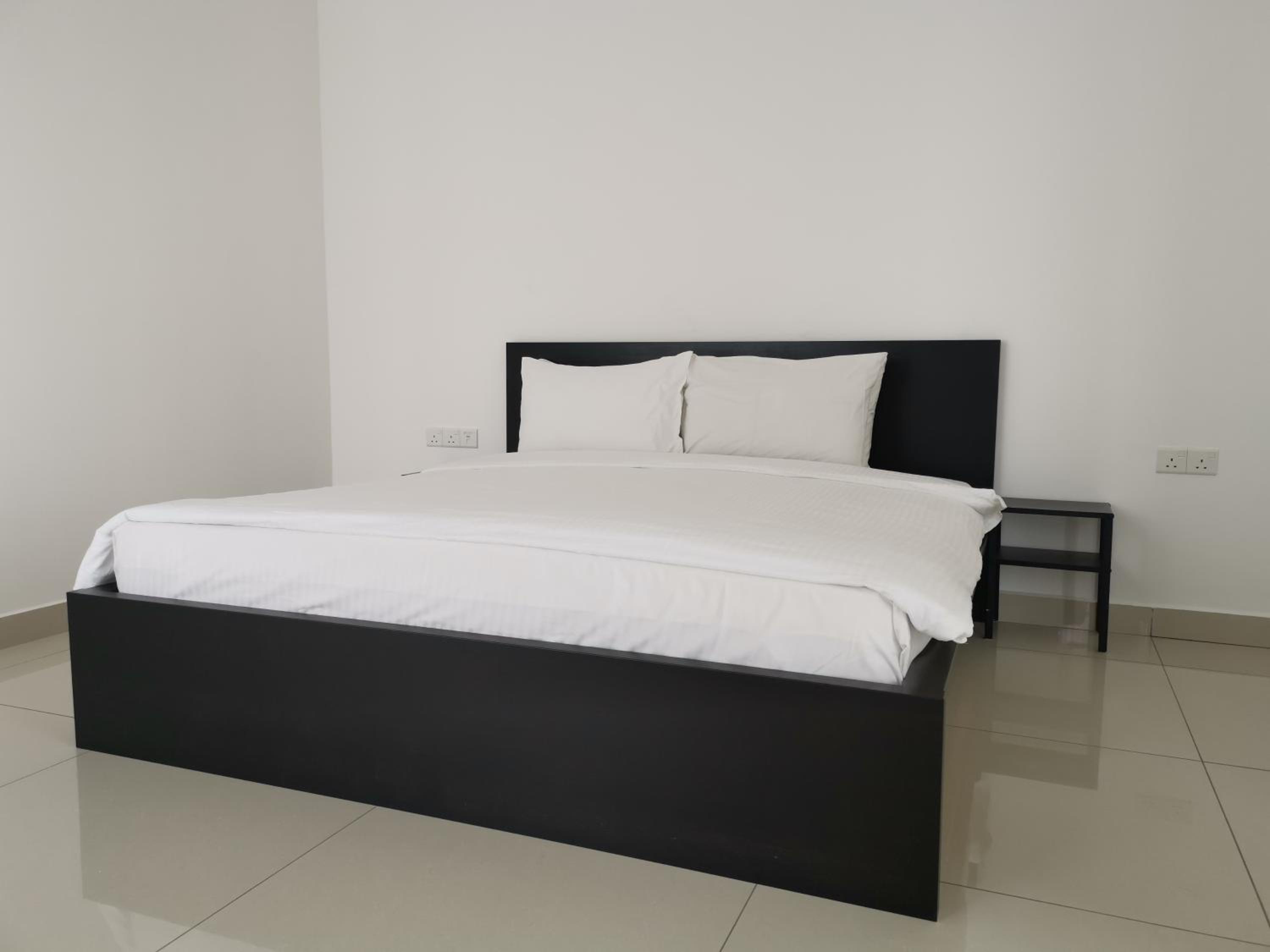 Executive 4 bedroom Duplex – 3 King Bed & 3 Single Bed Executive 4 bedroom Duplex – 3 King Bed & 3 Single Bed