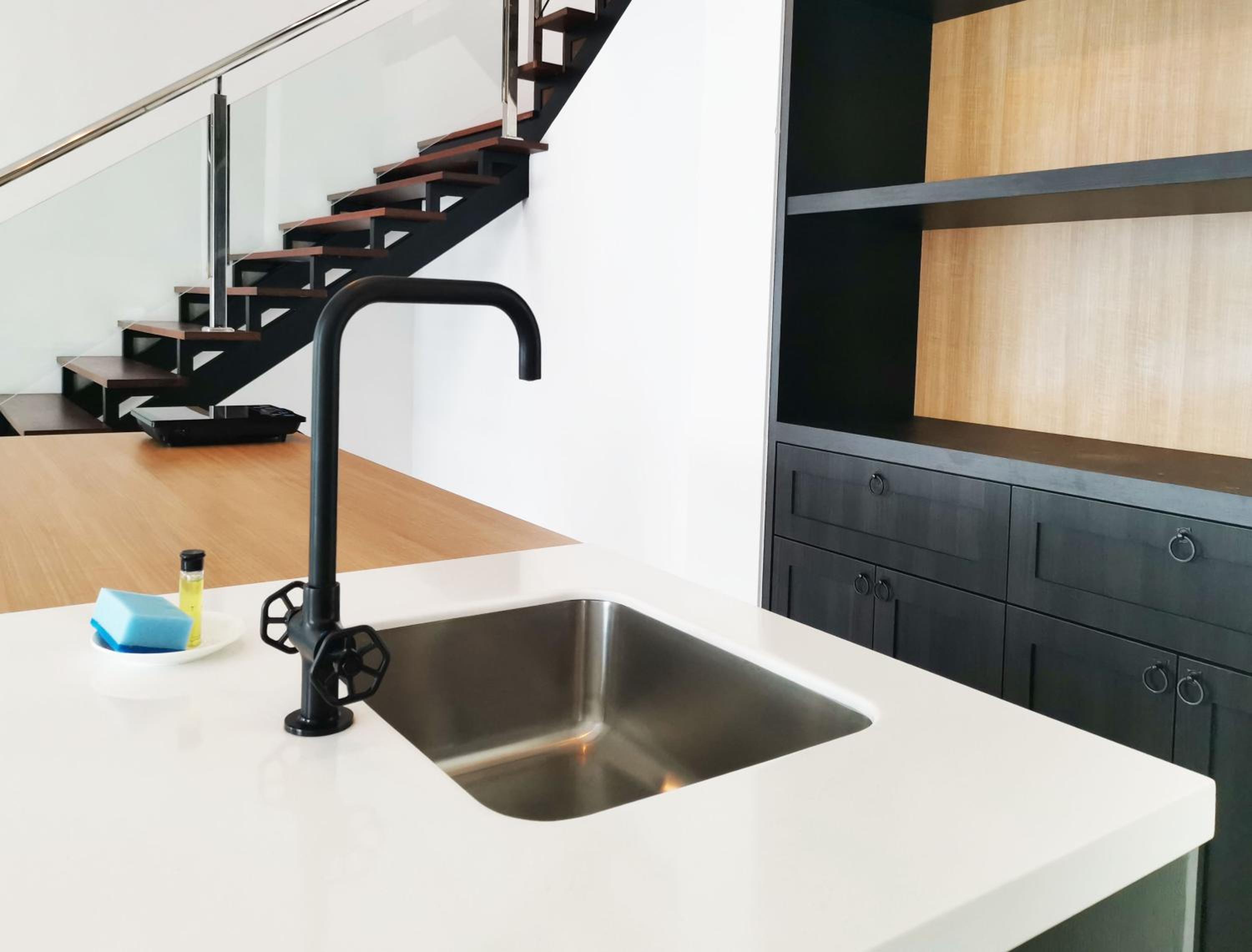 Executive 4 bedroom Duplex – 3 King Bed & 3 Single Bed Executive 4 bedroom Duplex – 3 King Bed & 3 Single Bed