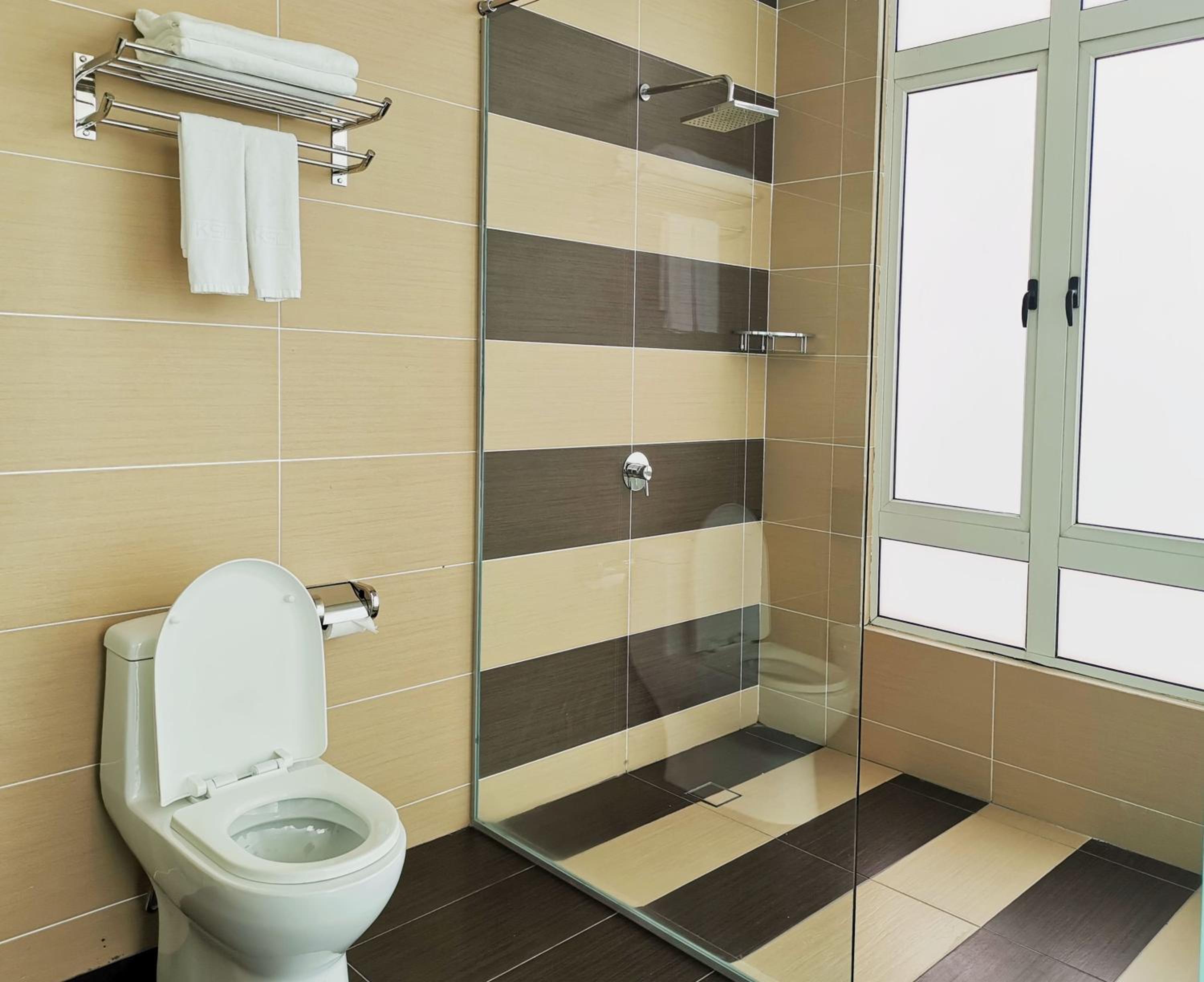 Executive 4 bedroom Duplex – 3 King Bed & 3 Single Bed Executive 4 bedroom Duplex – 3 King Bed & 3 Single Bed