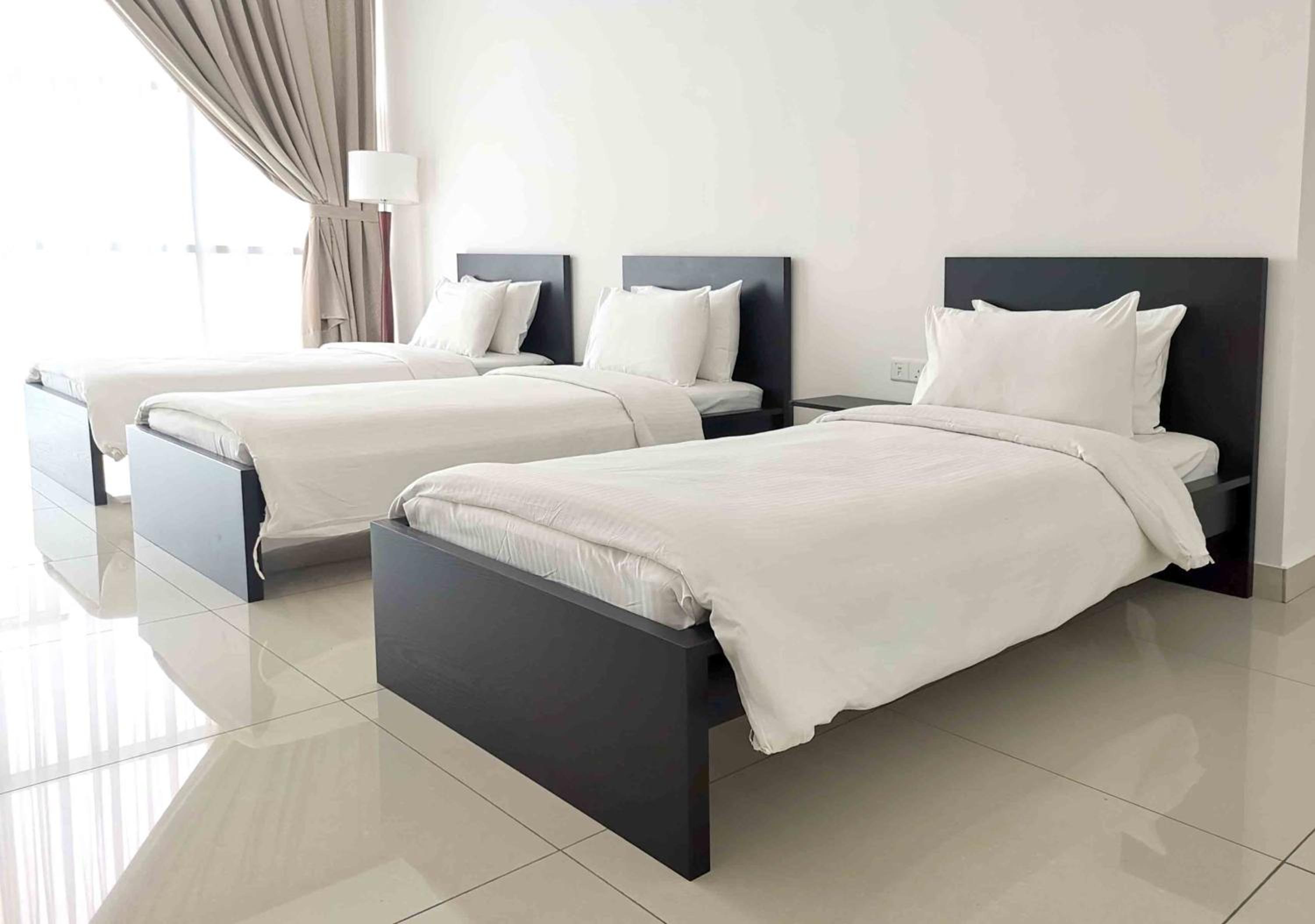 Executive 4 bedroom Duplex - 3 King Bed & 3 Single Bed