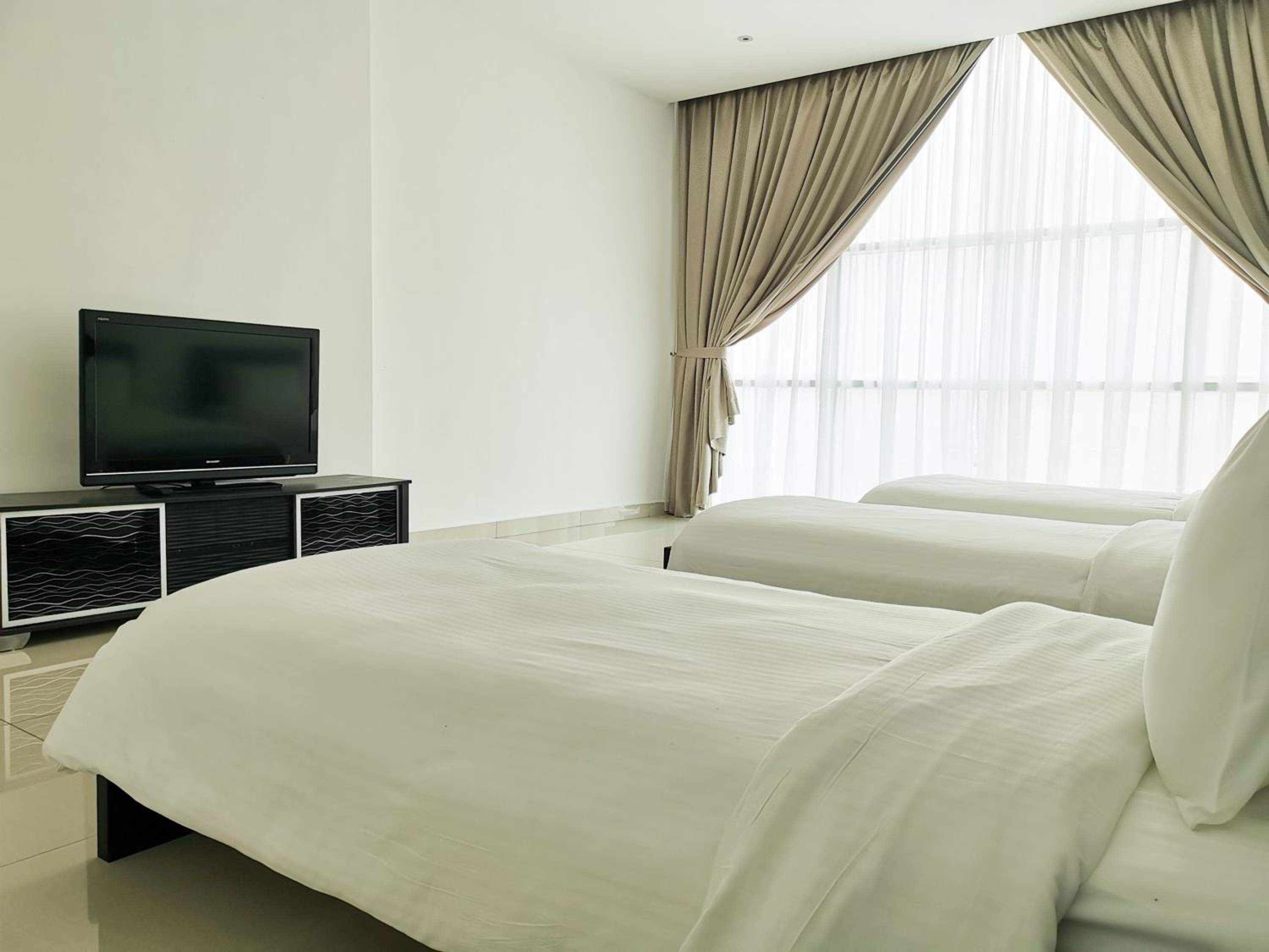 Executive 4 bedroom Duplex - 3 King Bed & 3 Single Bed