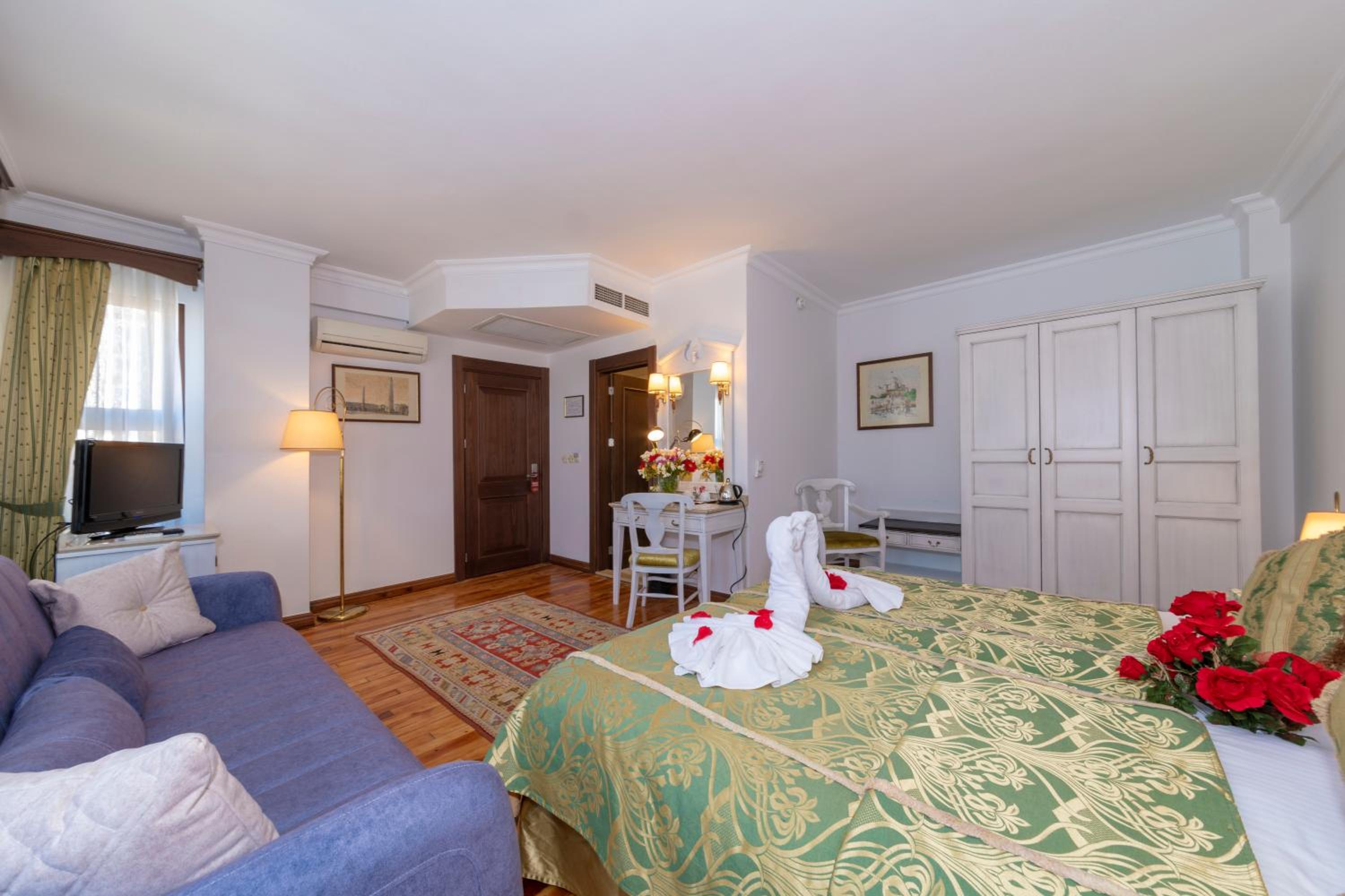 Corner Double or Triple Room photo 3