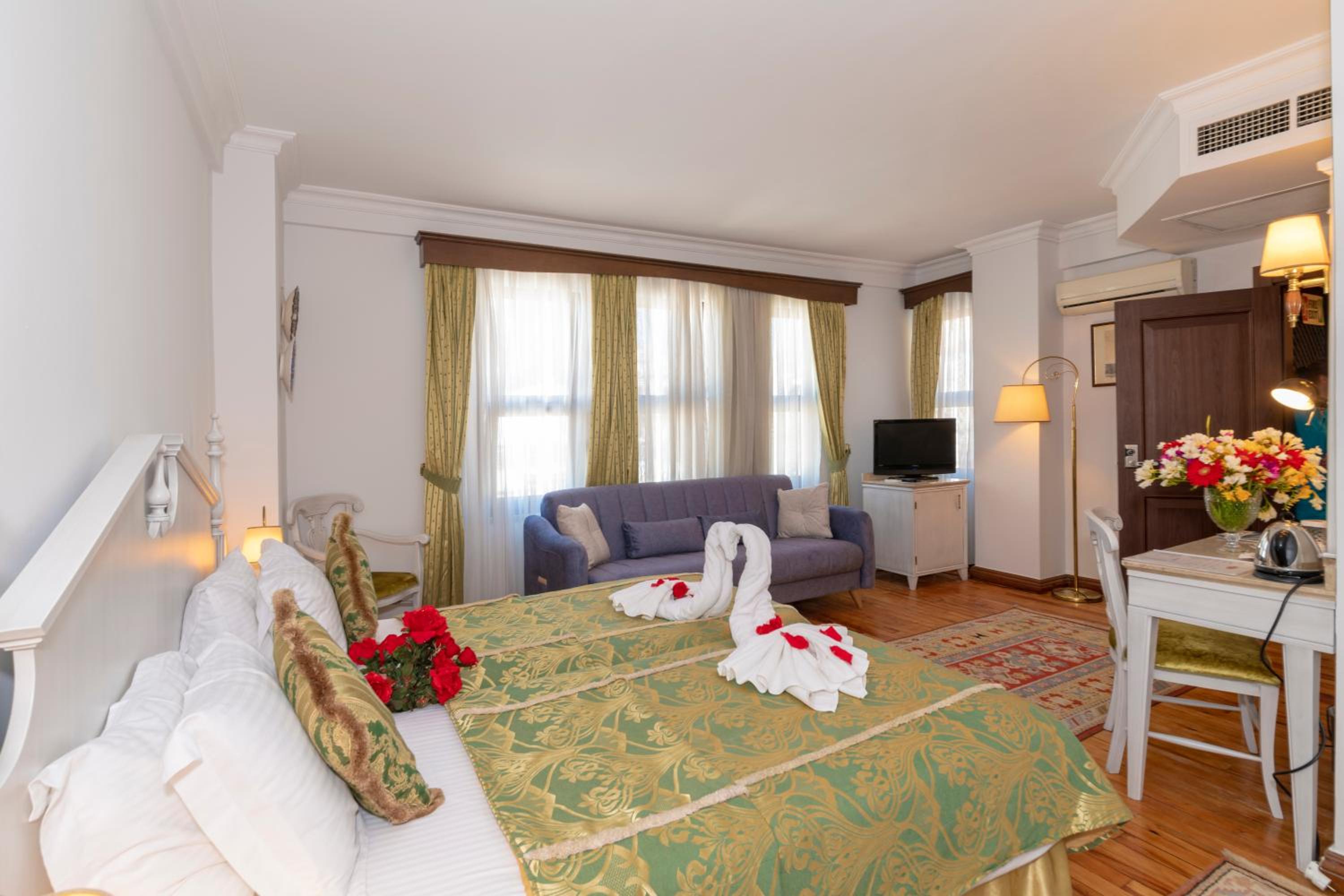 Corner Double or Triple Room photo 2