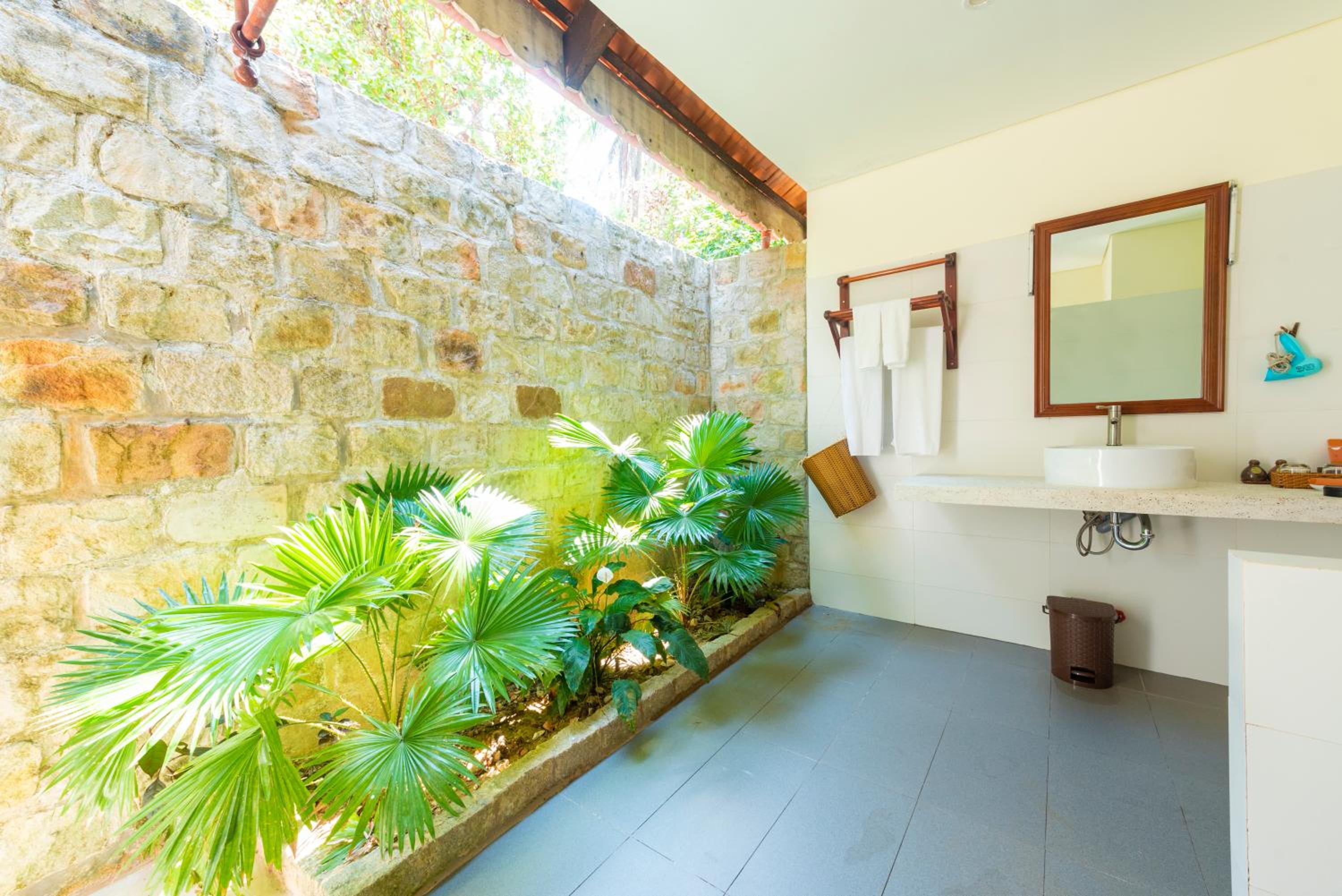 Deluxe Bungalow with Sea View photo 3