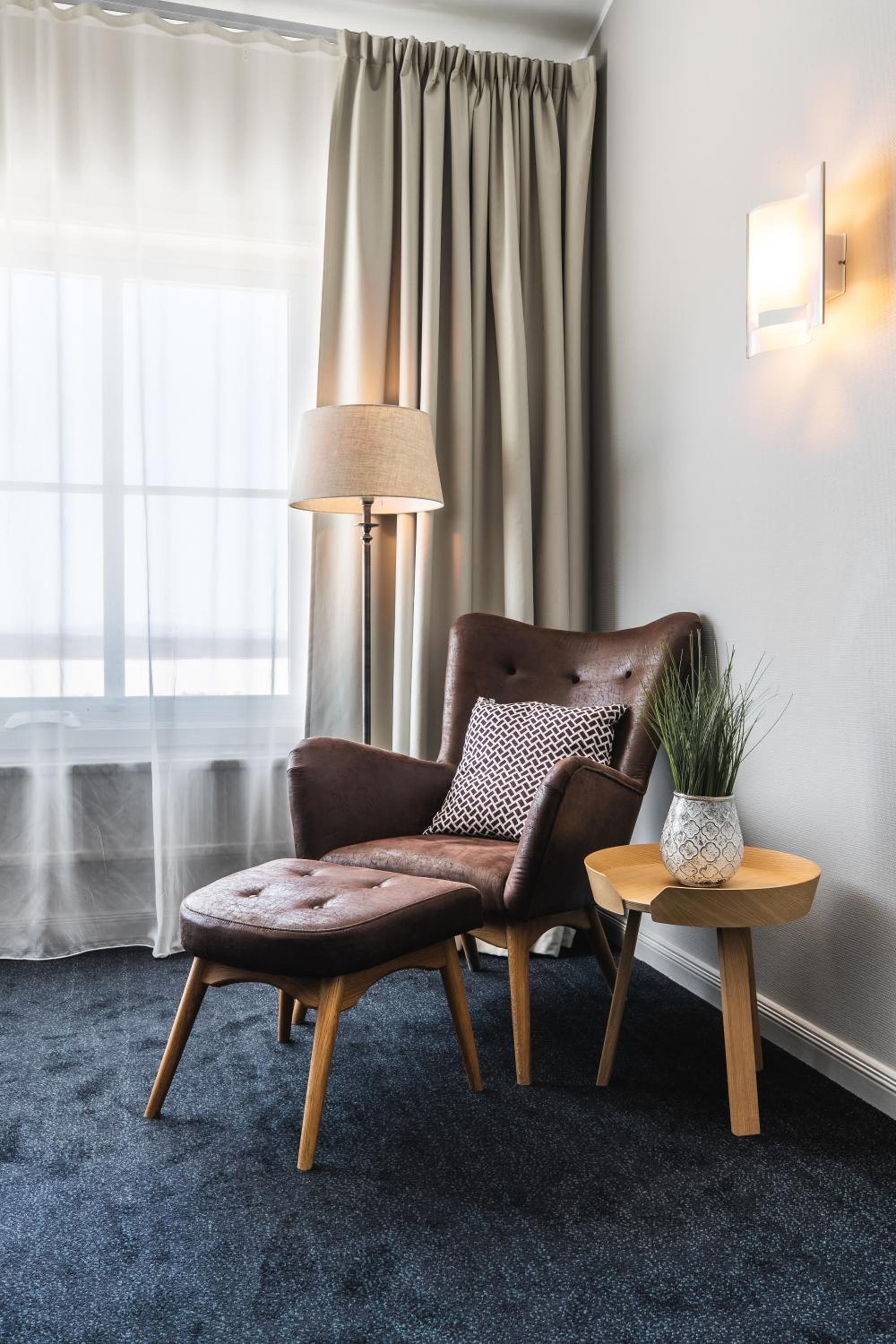 Junior Suite with Lake View - Photo 6