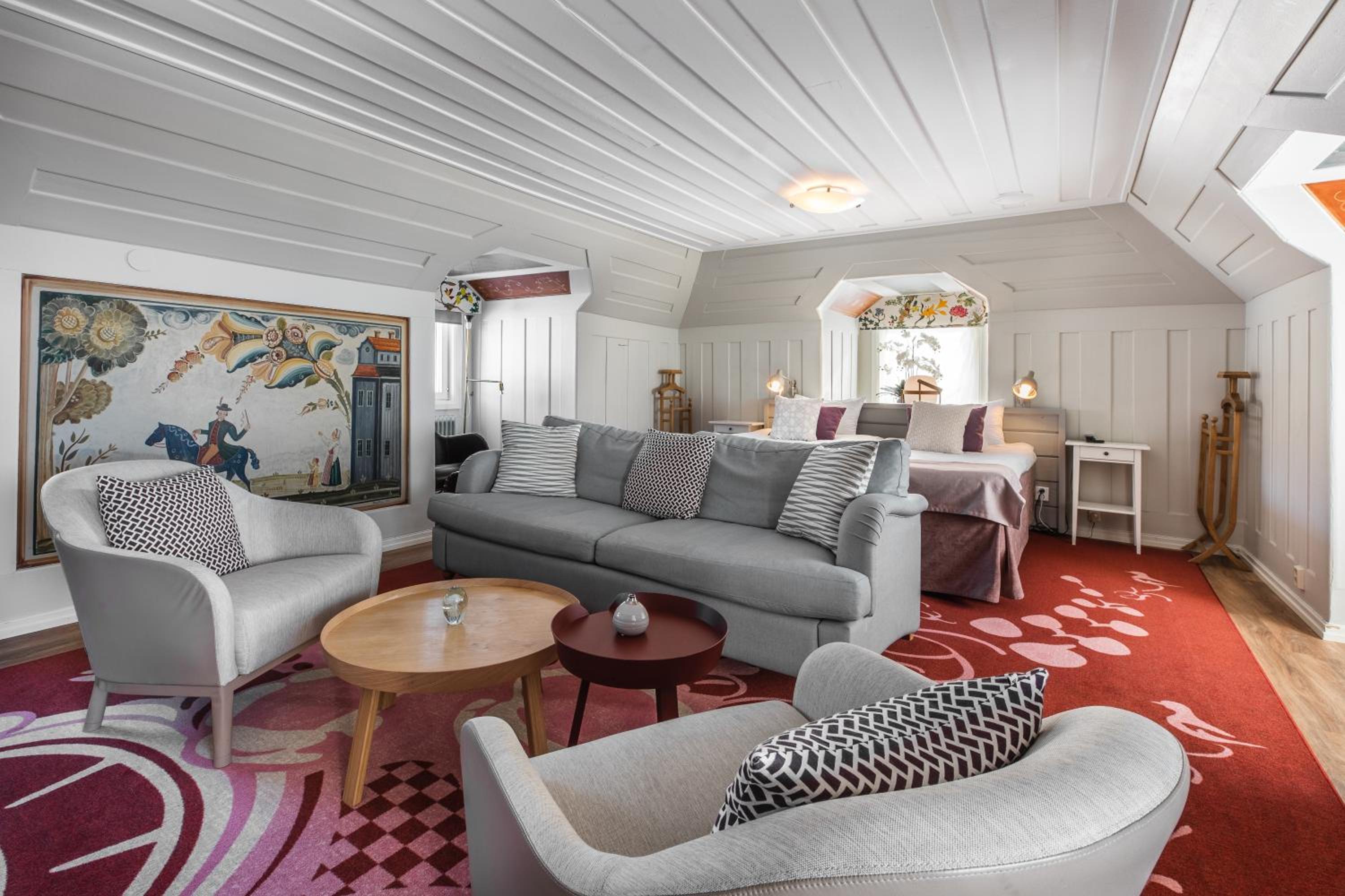 Twin Suite with Jetted Tub and Lake View  - Photo 2