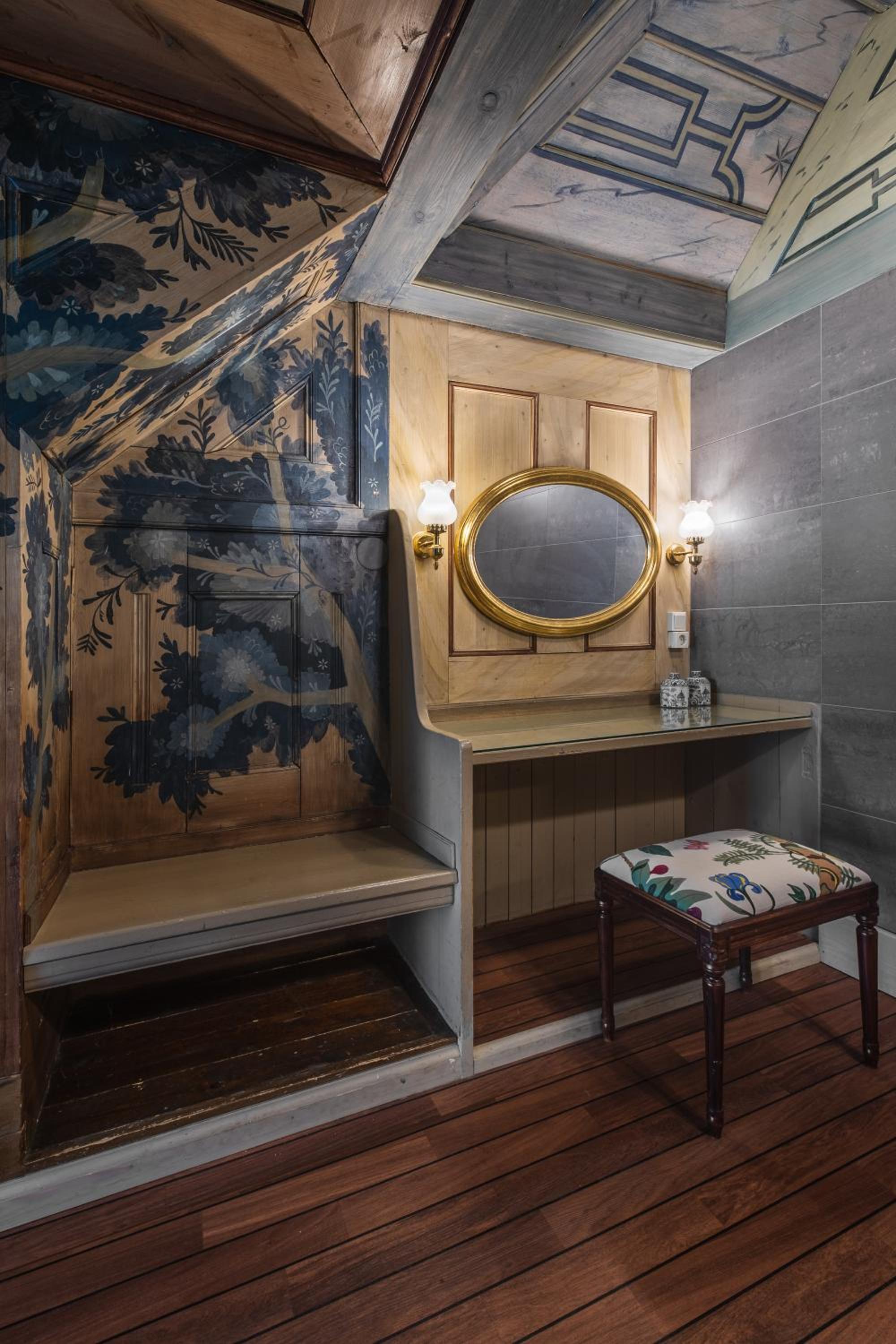 Twin Suite with Jetted Tub and Lake View  - Photo 6