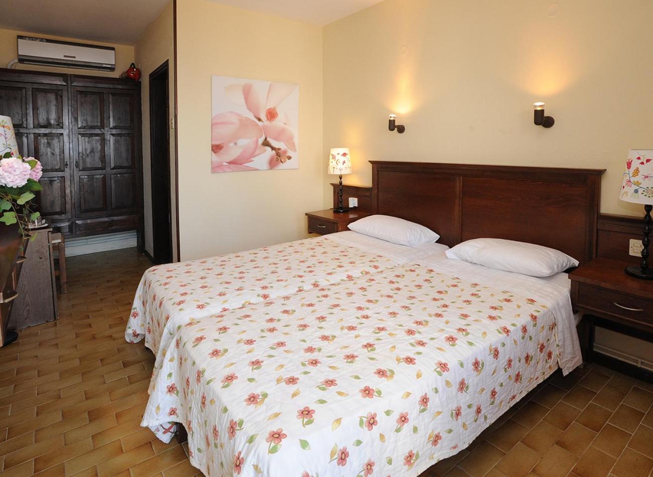 Standard Twin Room - Photo 2
