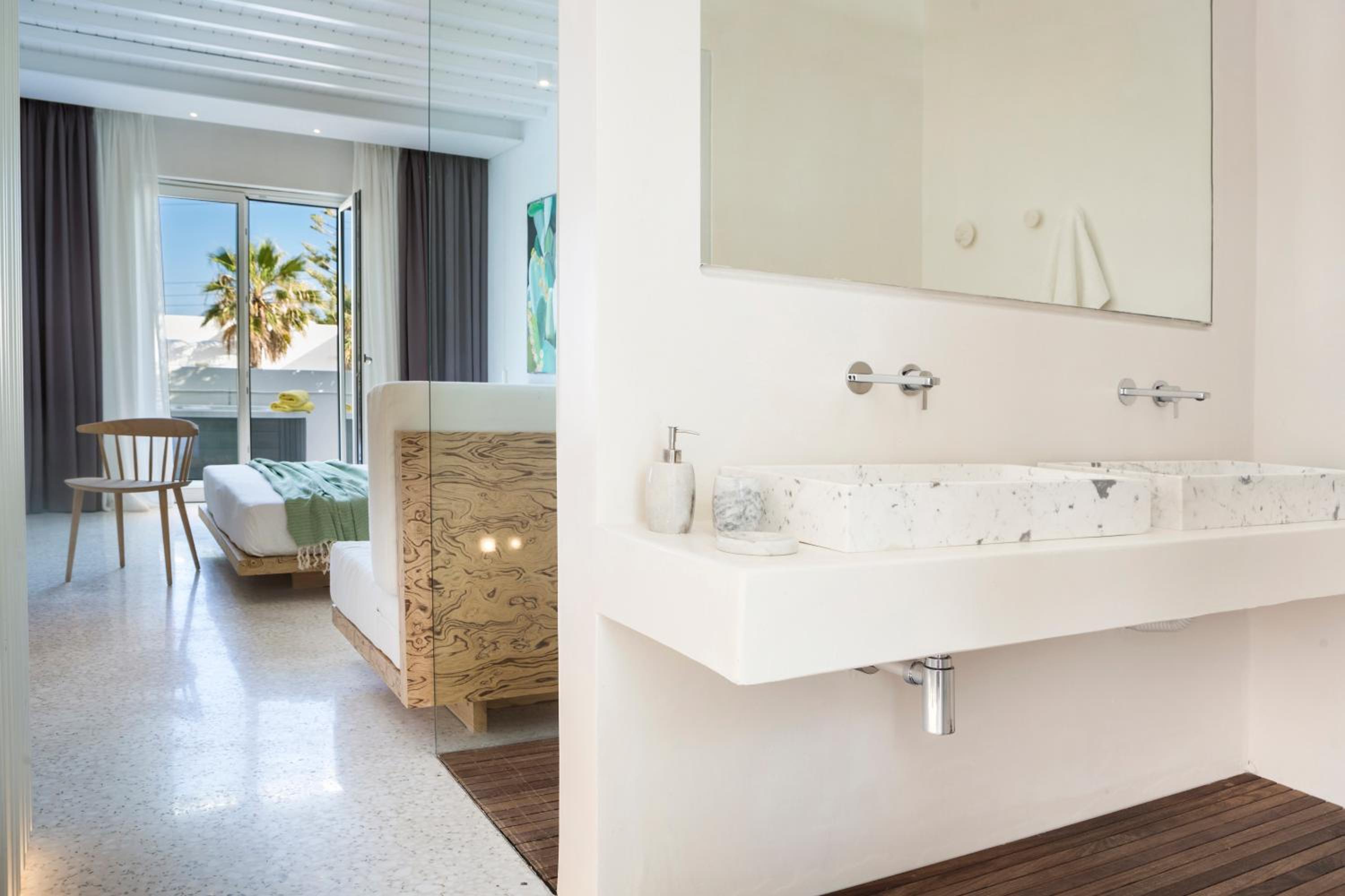 Relax Suite with Outdoor Hot tub photo 3