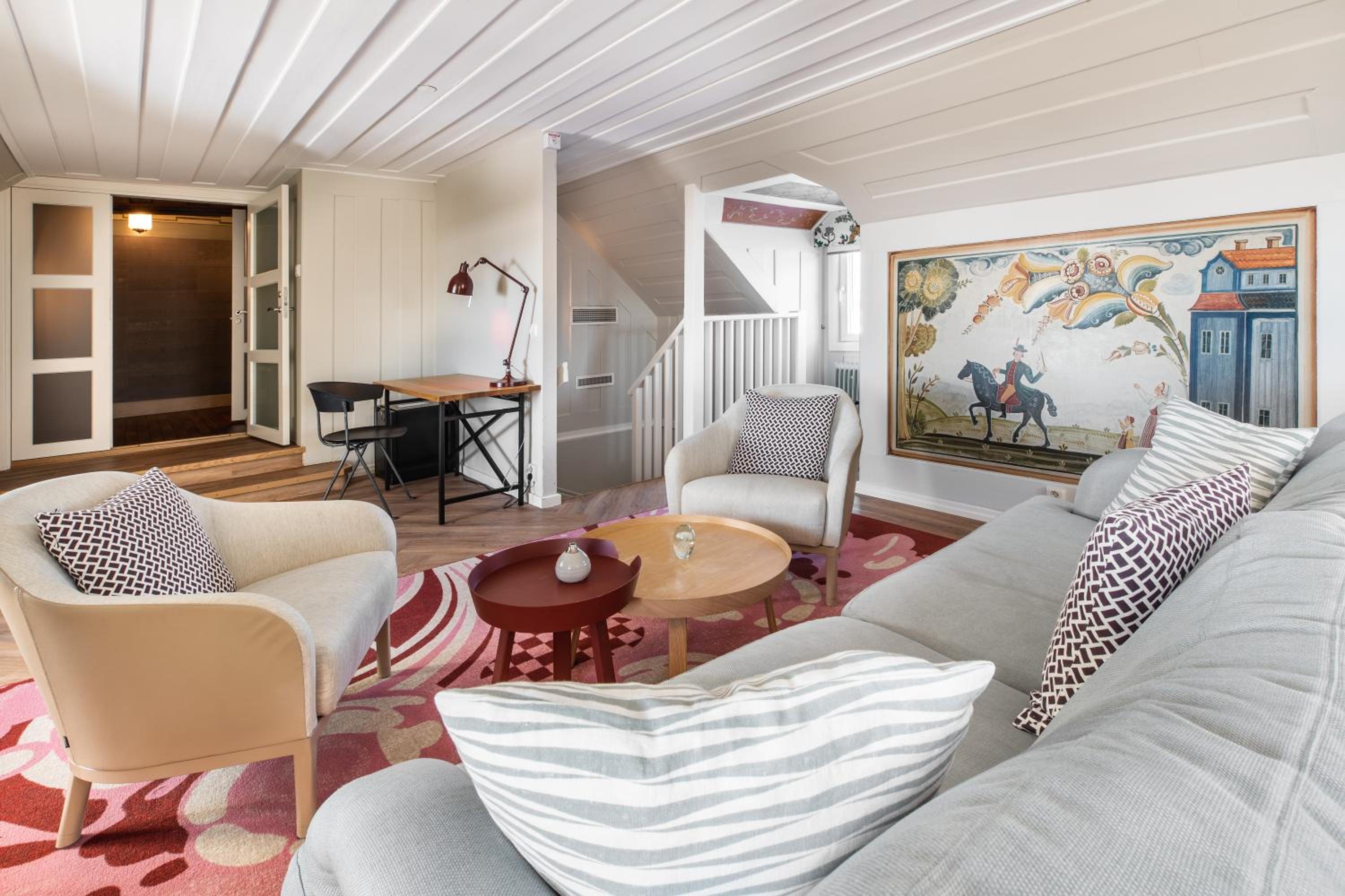 Twin Suite with Jetted Tub and Lake View  - Photo 4