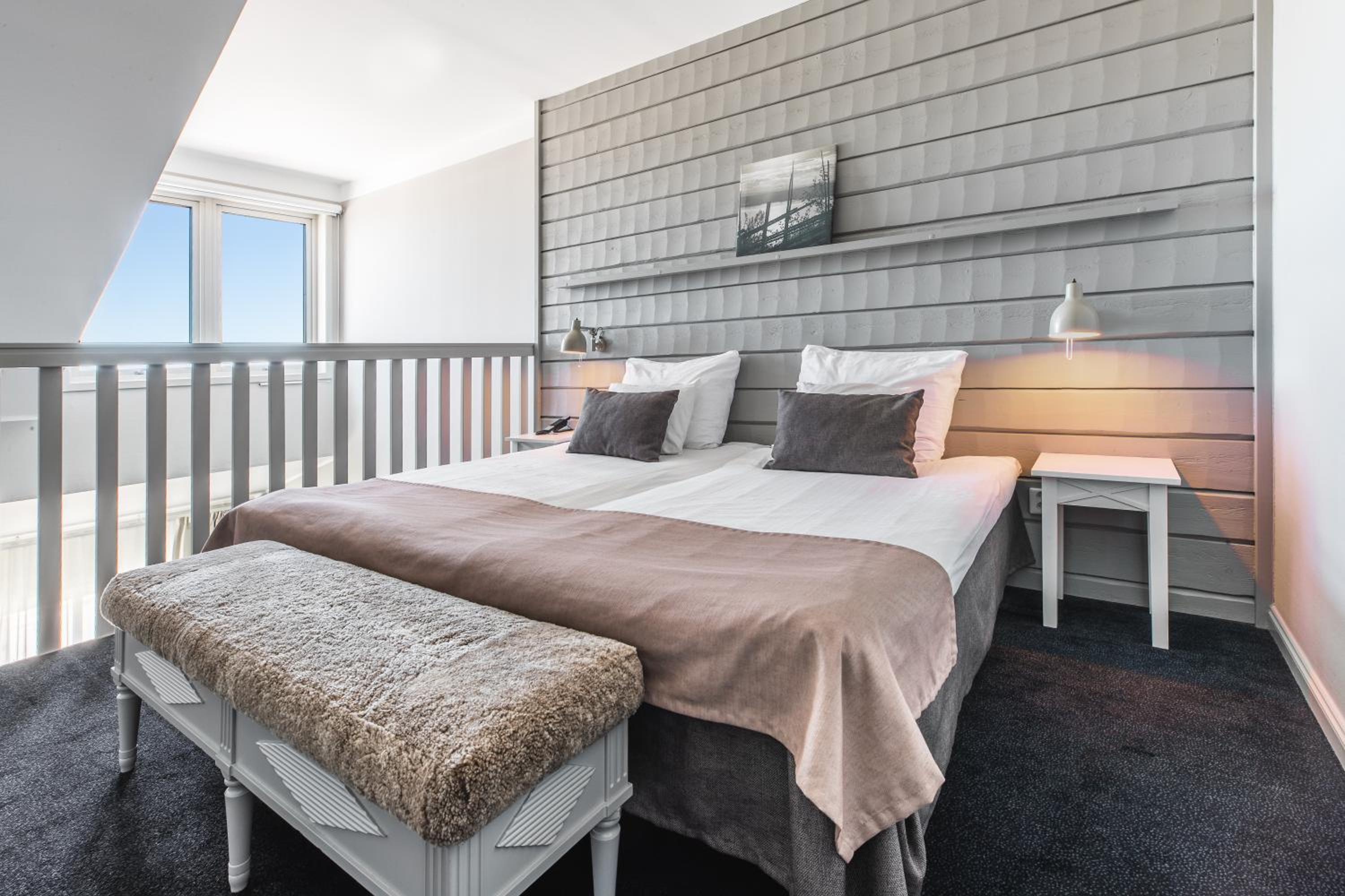 Junior Suite with Lake View - Photo 5