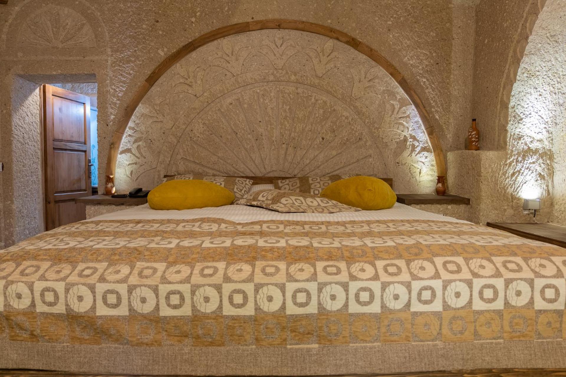 Queen Cave Suite with Sauna and Spa Bath - Photo 4