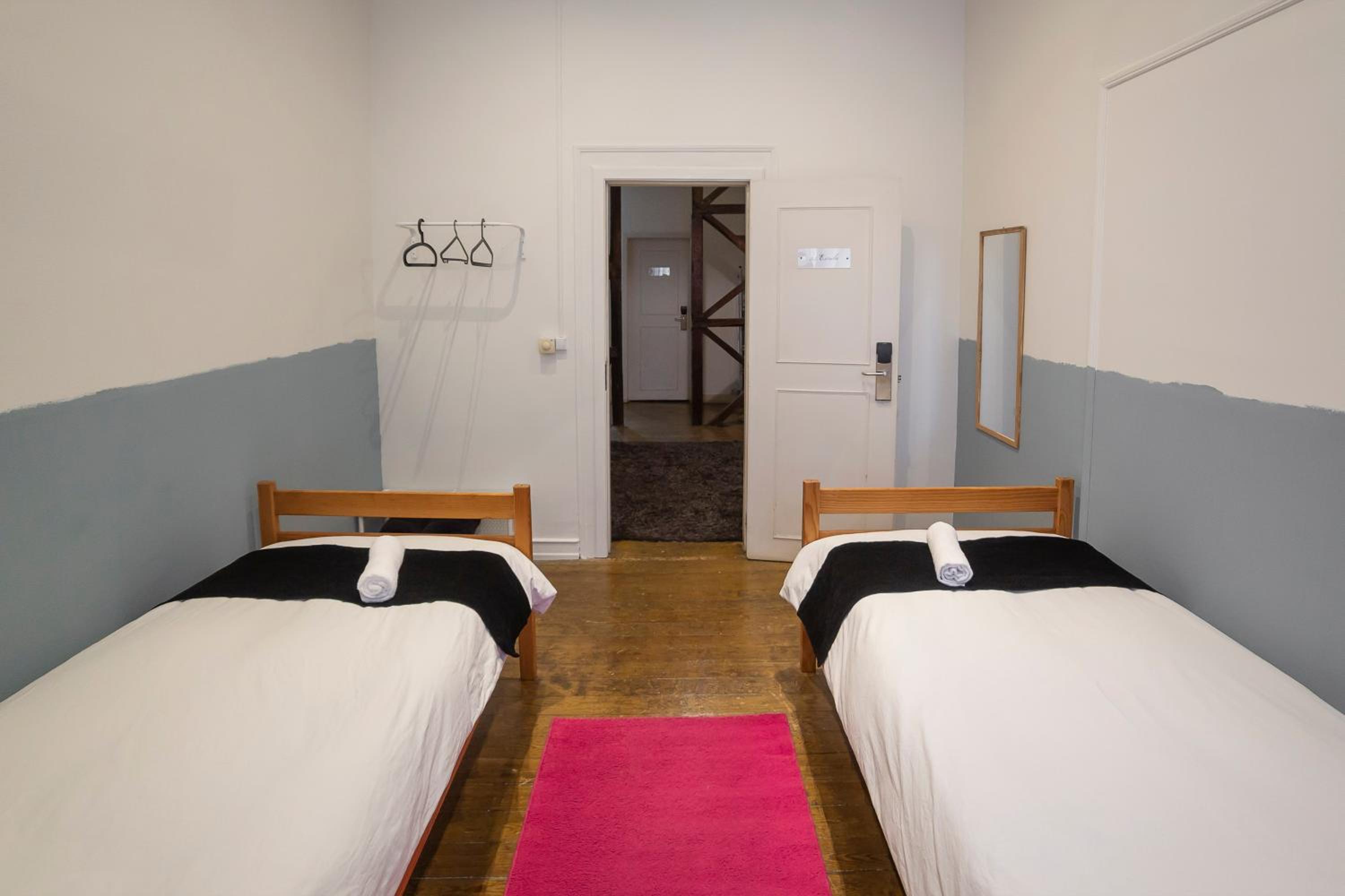 Standard Twin Room with Shared Bathroom photo 3