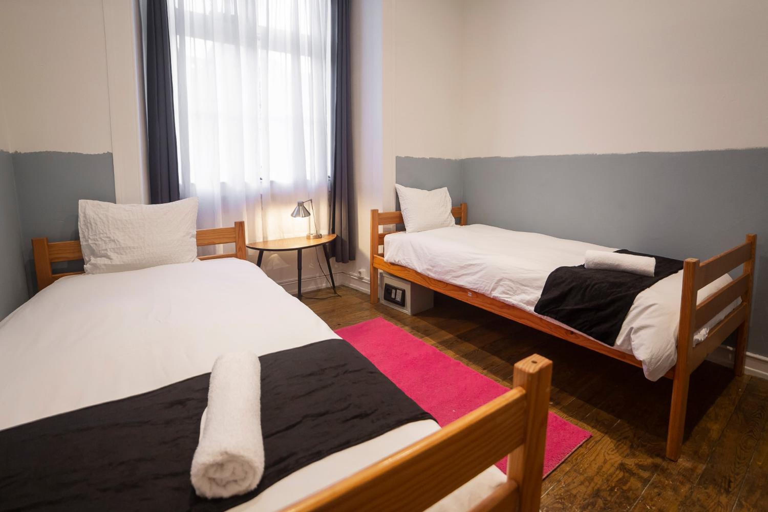 Standard Twin Room with Shared Bathroom photo 2