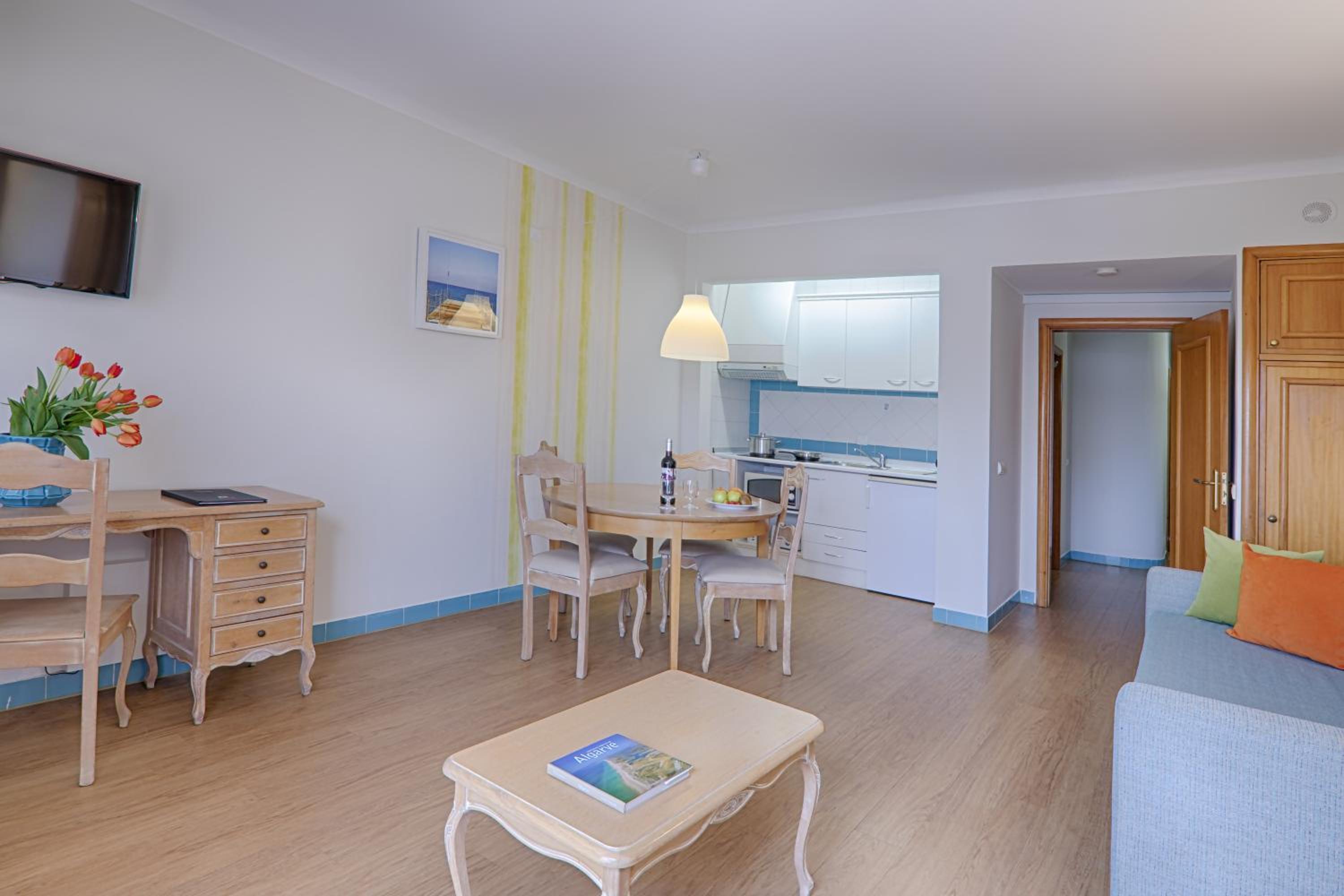 Two-Bedroom Apartment (4 Adults + 2 Children) - Photo 10