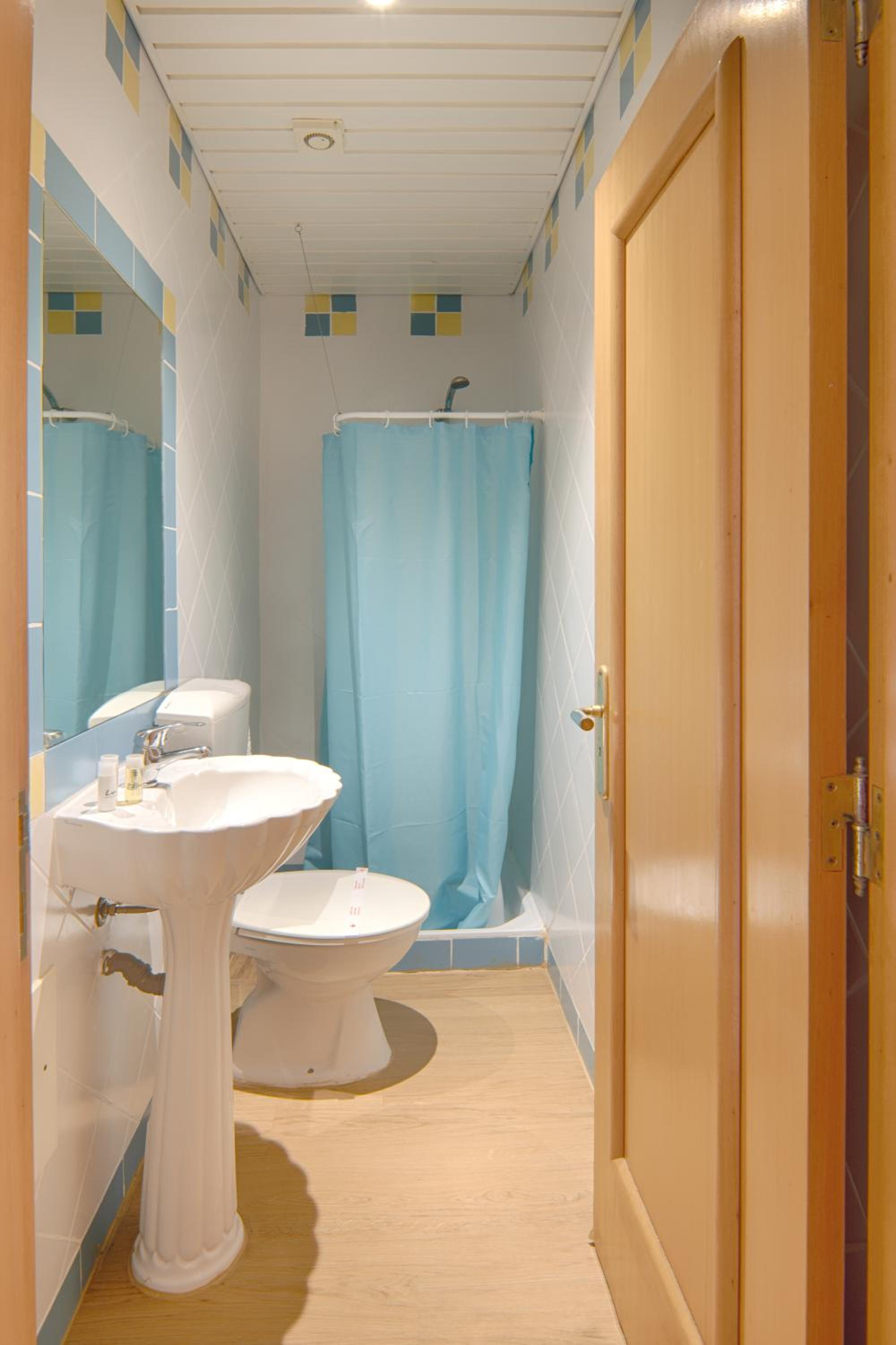 Two-Bedroom Apartment (4 Adults + 2 Children) - Photo 9