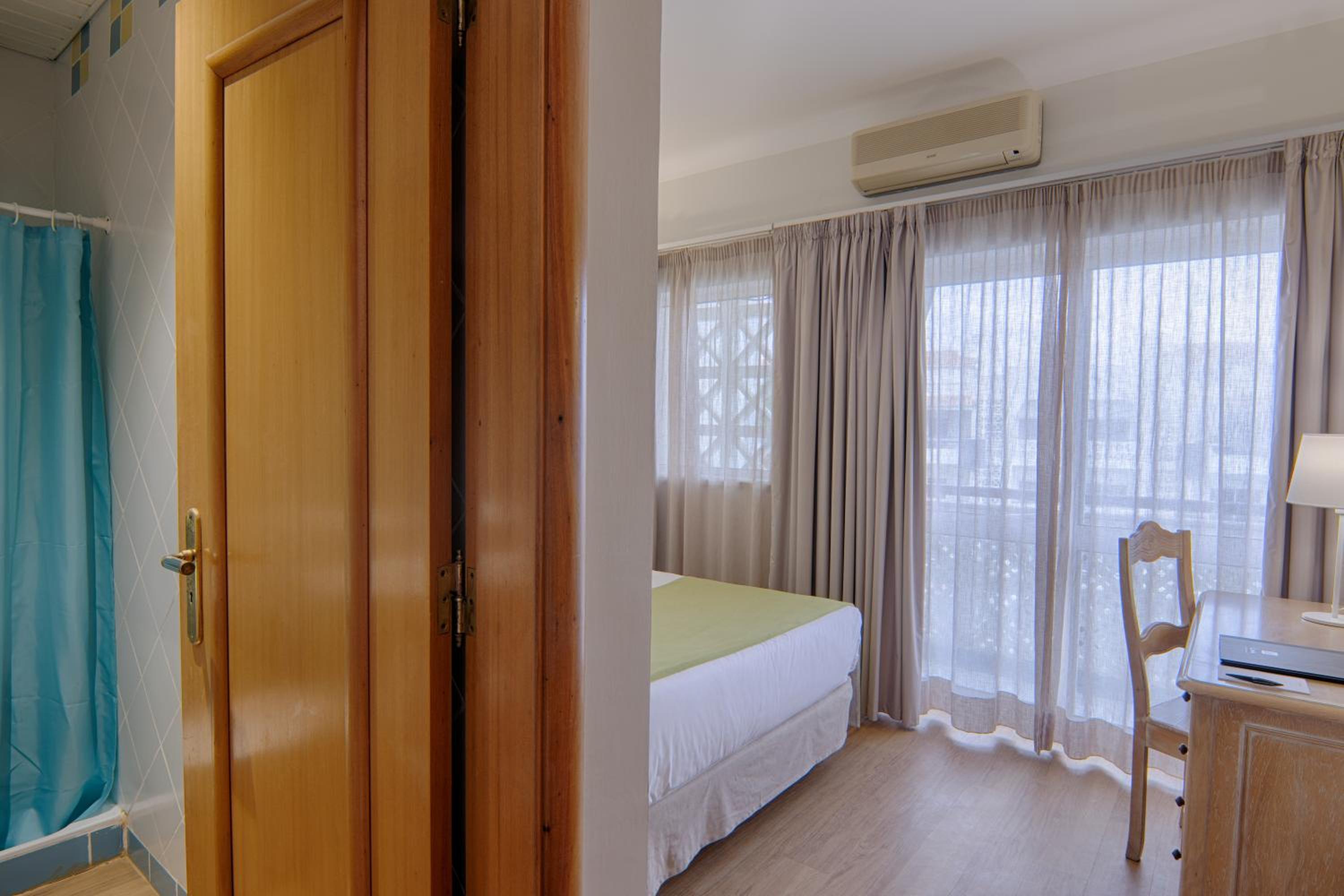 Two-Bedroom Apartment (4 Adults + 2 Children) - Photo 5