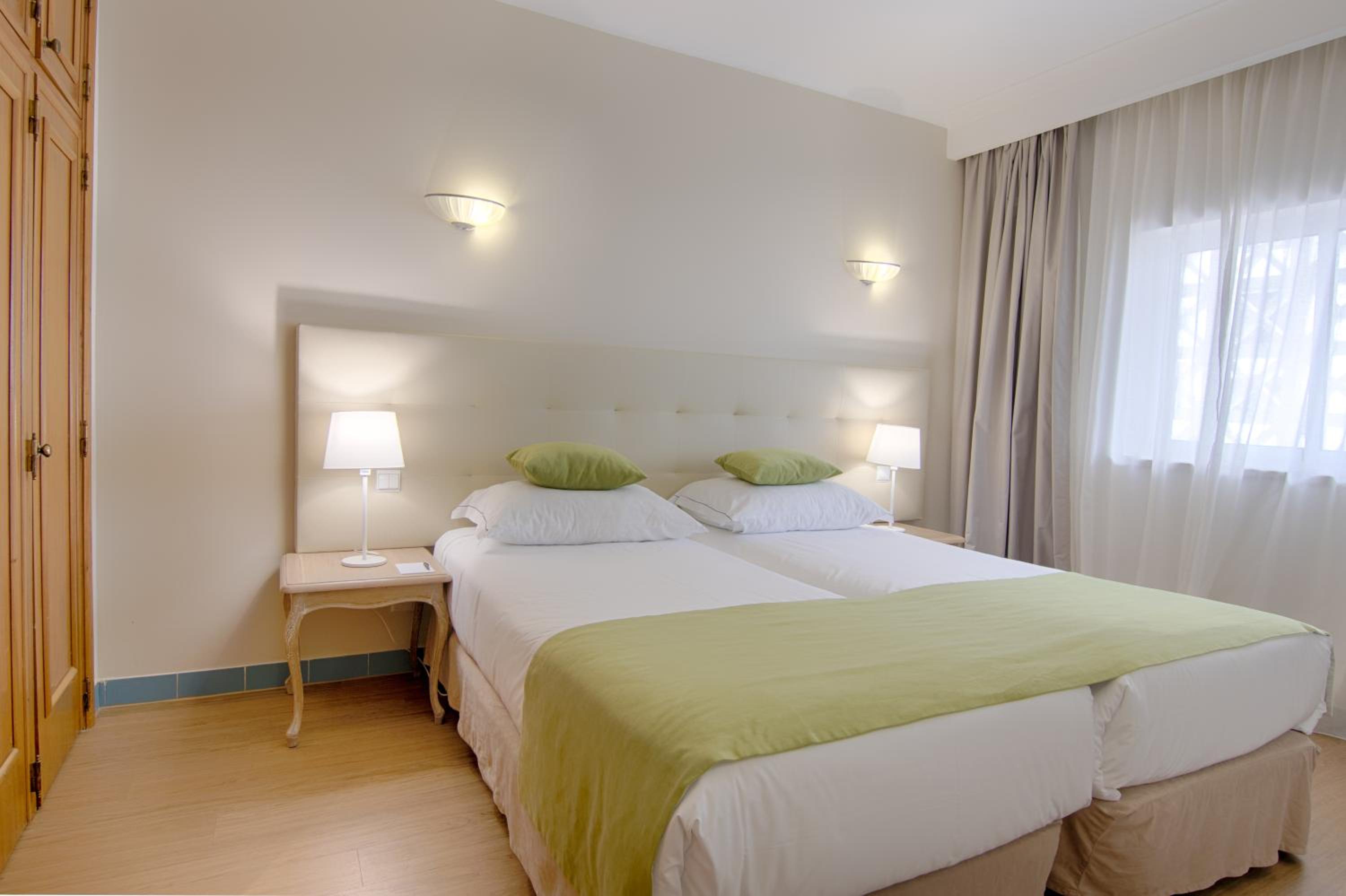 Two-Bedroom Apartment (4 Adults + 2 Children) - Photo 13