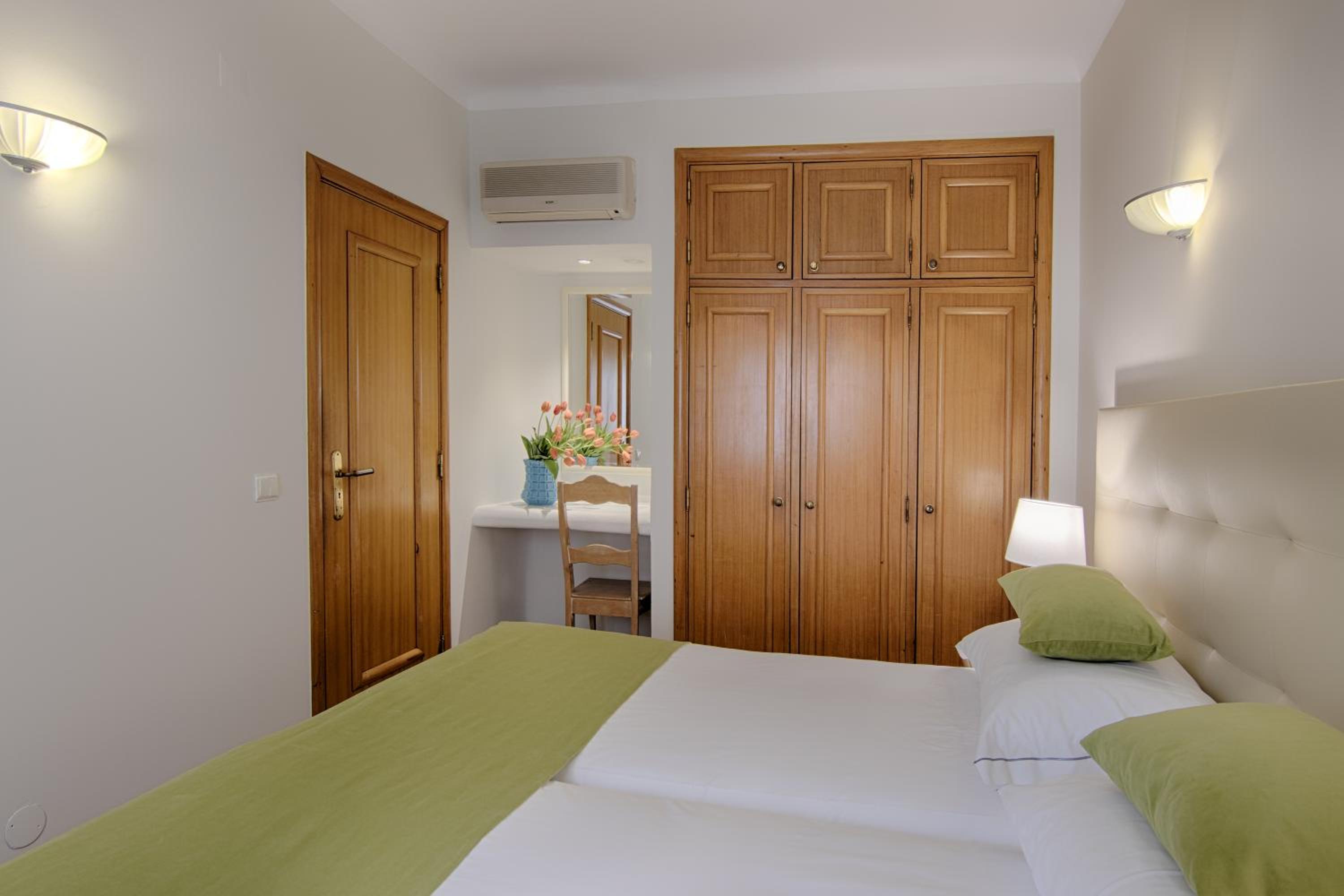 One-Bedroom Apartment - Photo 3