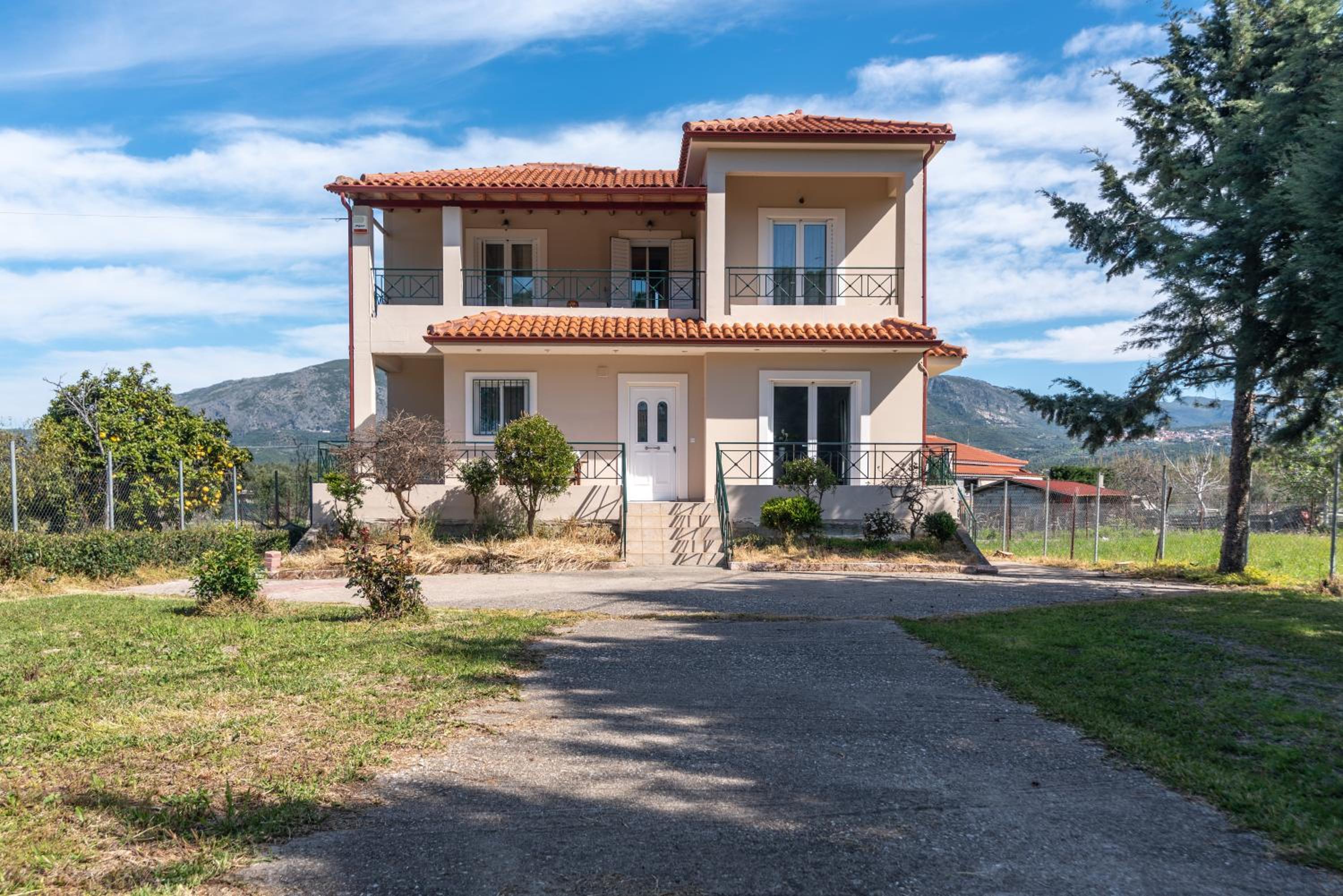 Three-Bedroom Villa photo 2