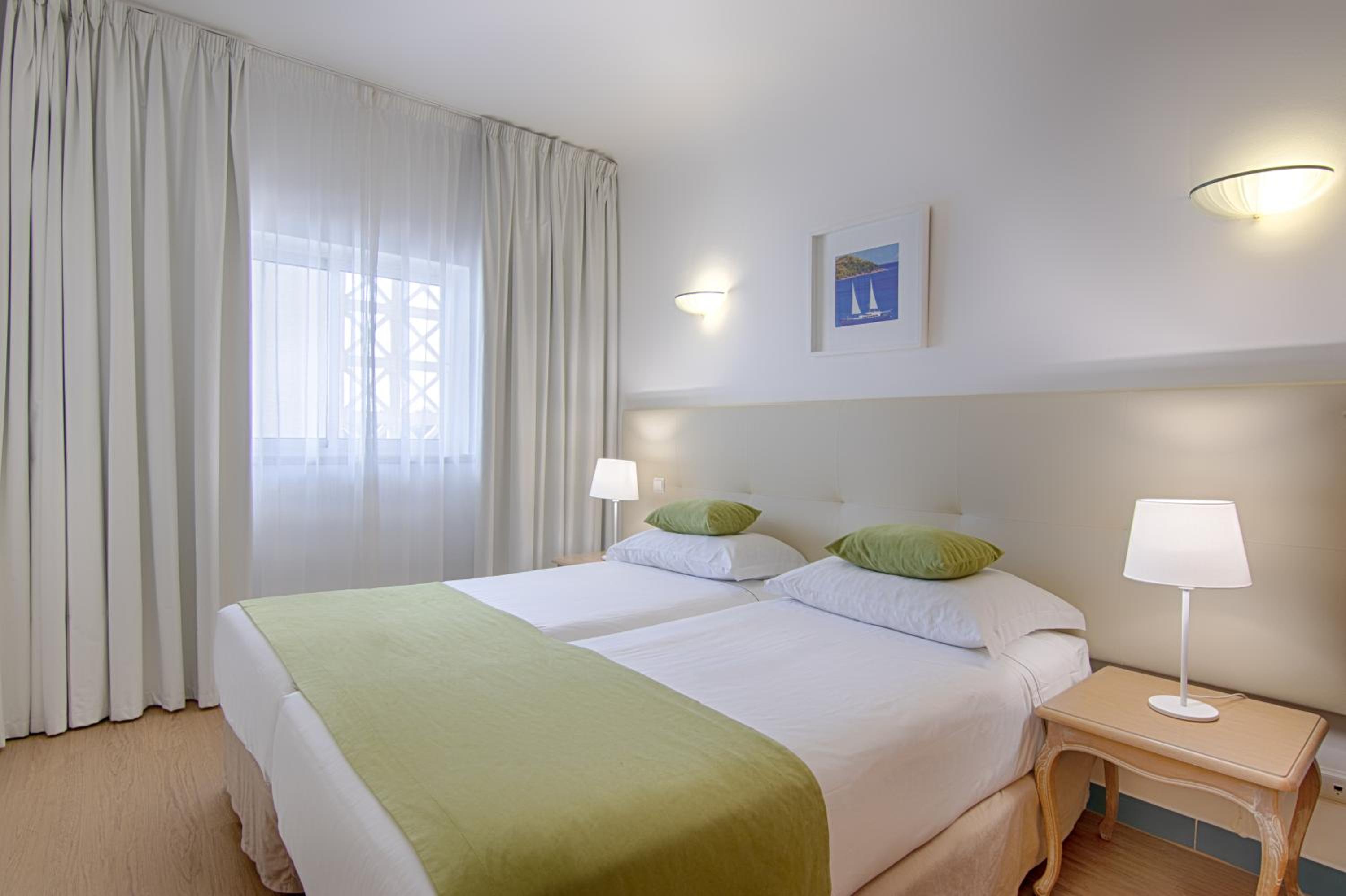 One-Bedroom Apartment with Pool View (2 Adults + 2 Children up to 12 Years Old) - Photo 1
