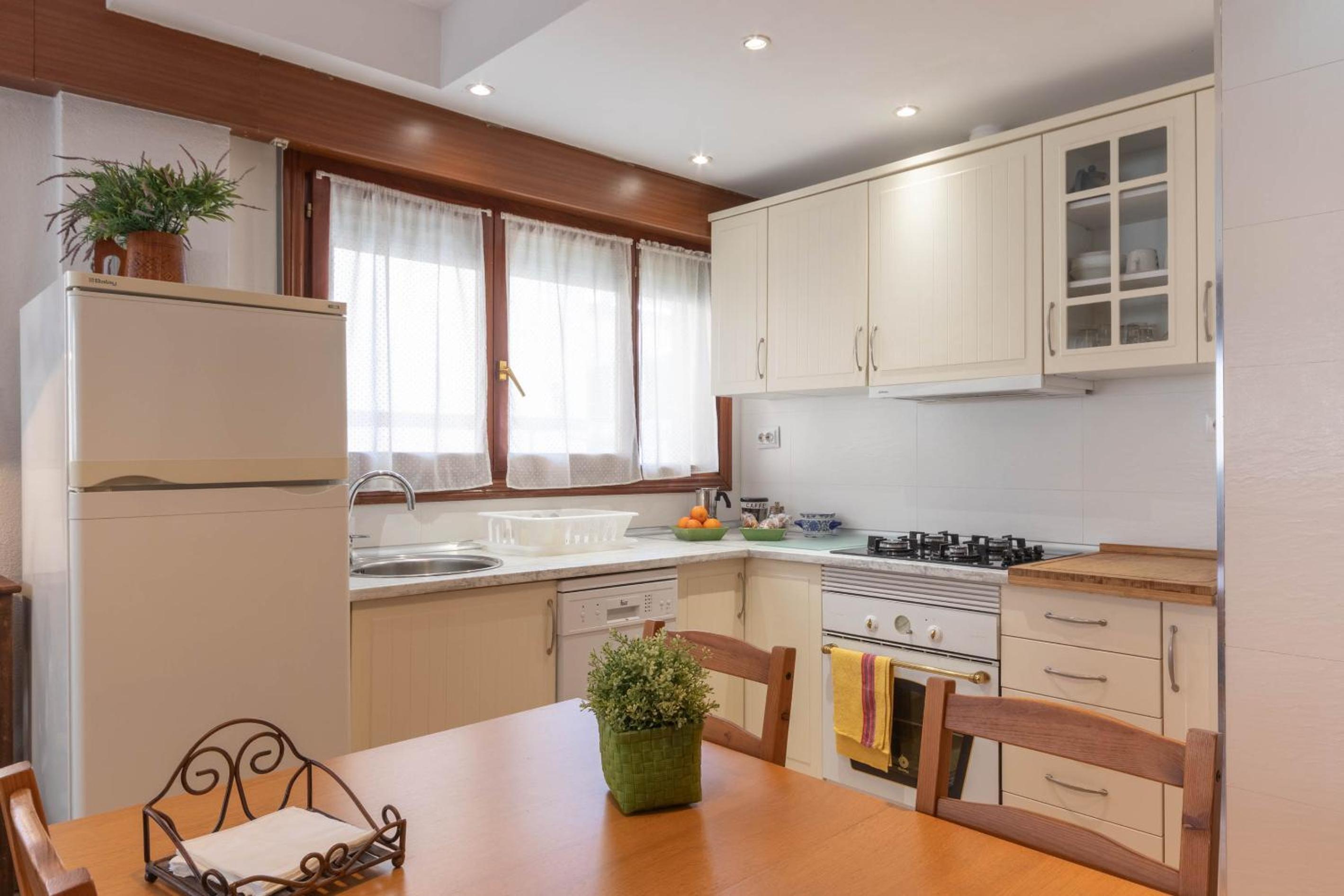 Apartment - Split Level - Photo 42
