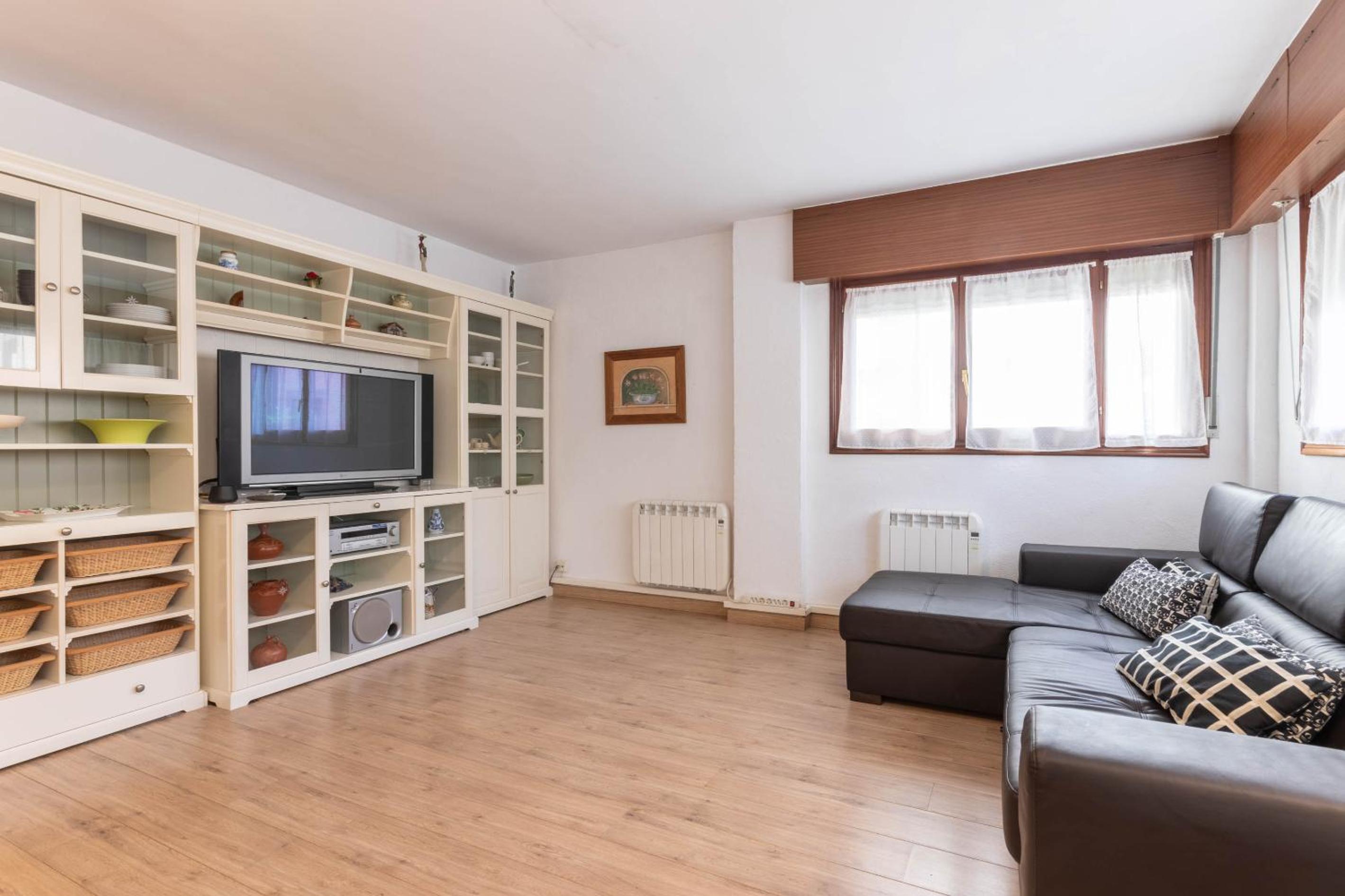 Apartment - Split Level - Photo 1