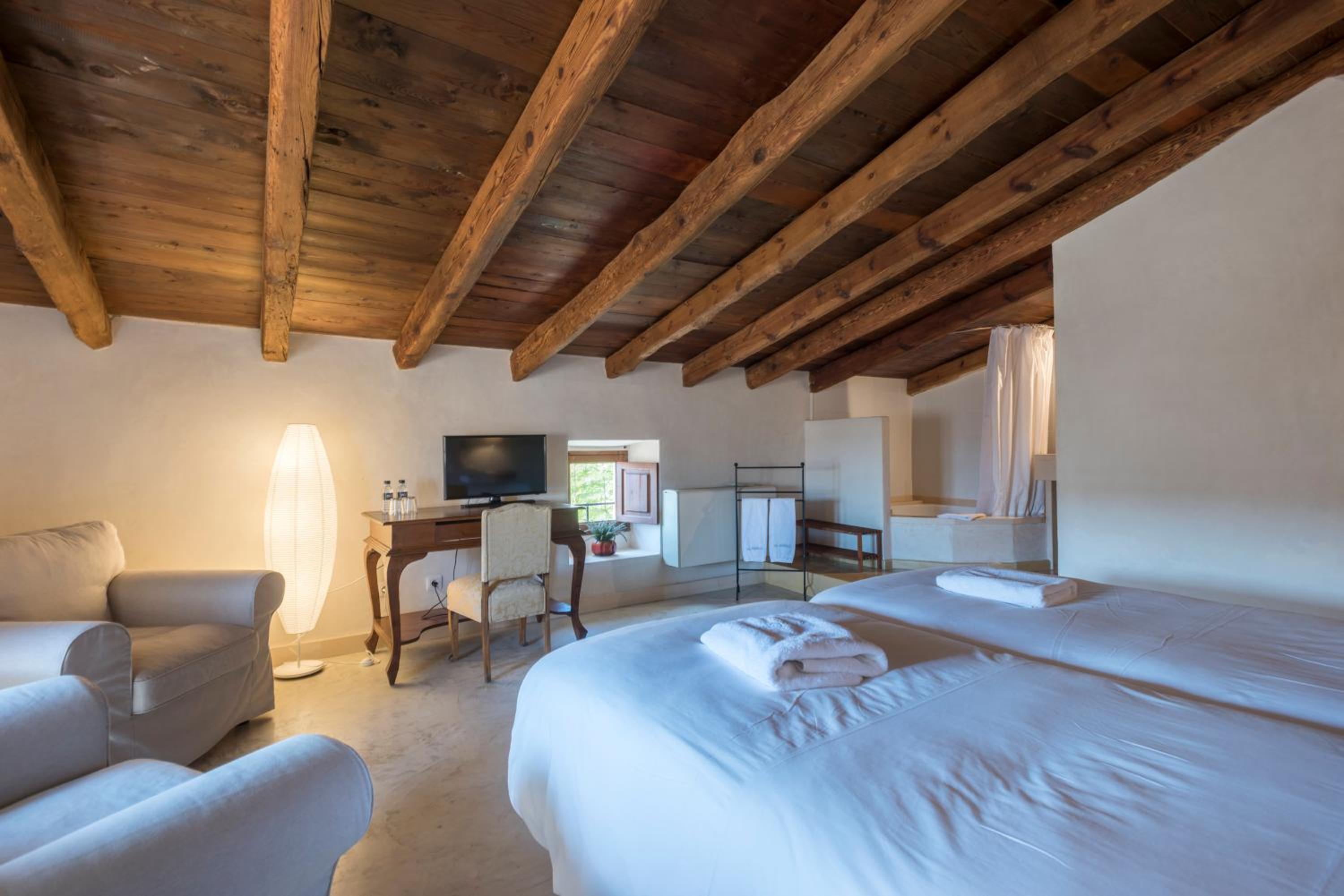 Double or Twin Room - Photo 11